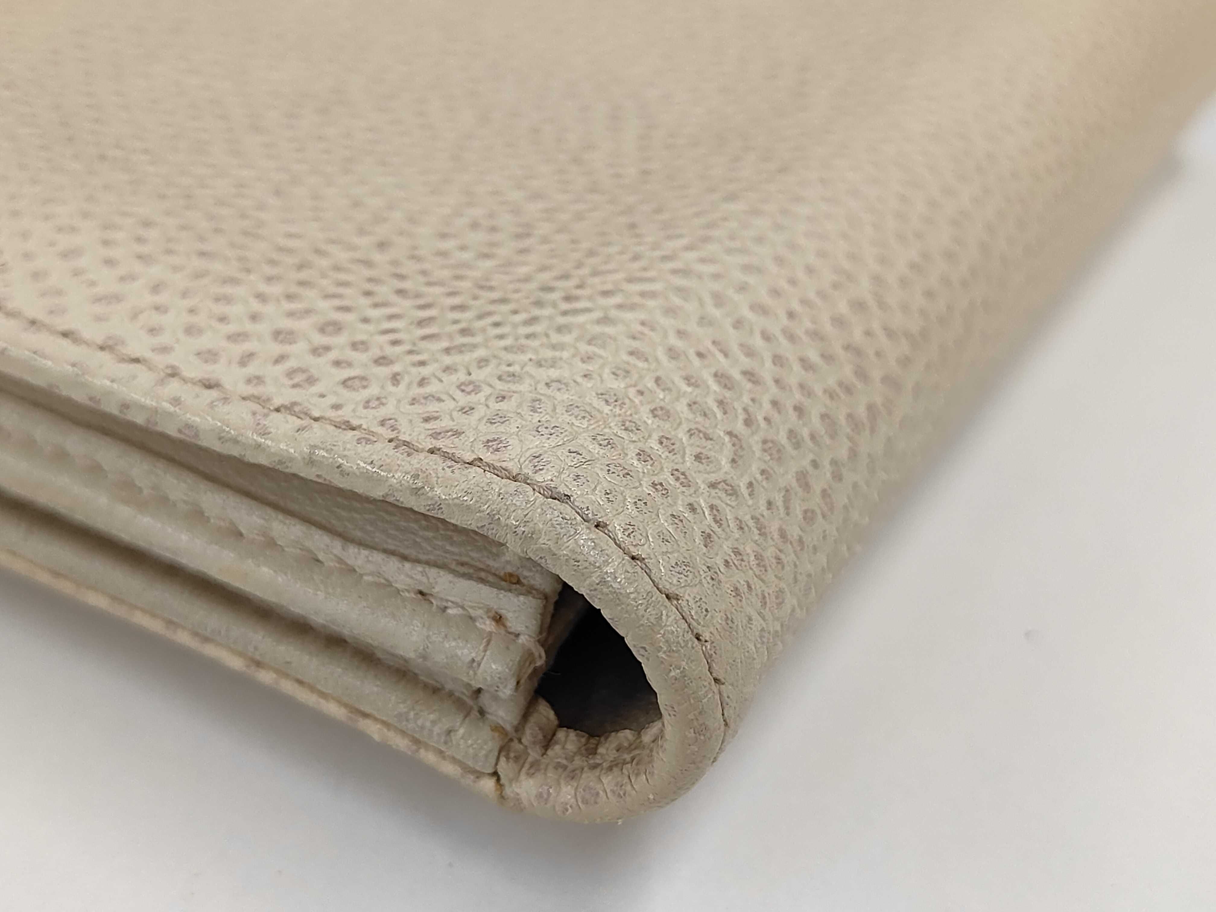 Caviar Skin Card Case with Coco Mark, White. (Card case, pass case, business card holder) — view 3