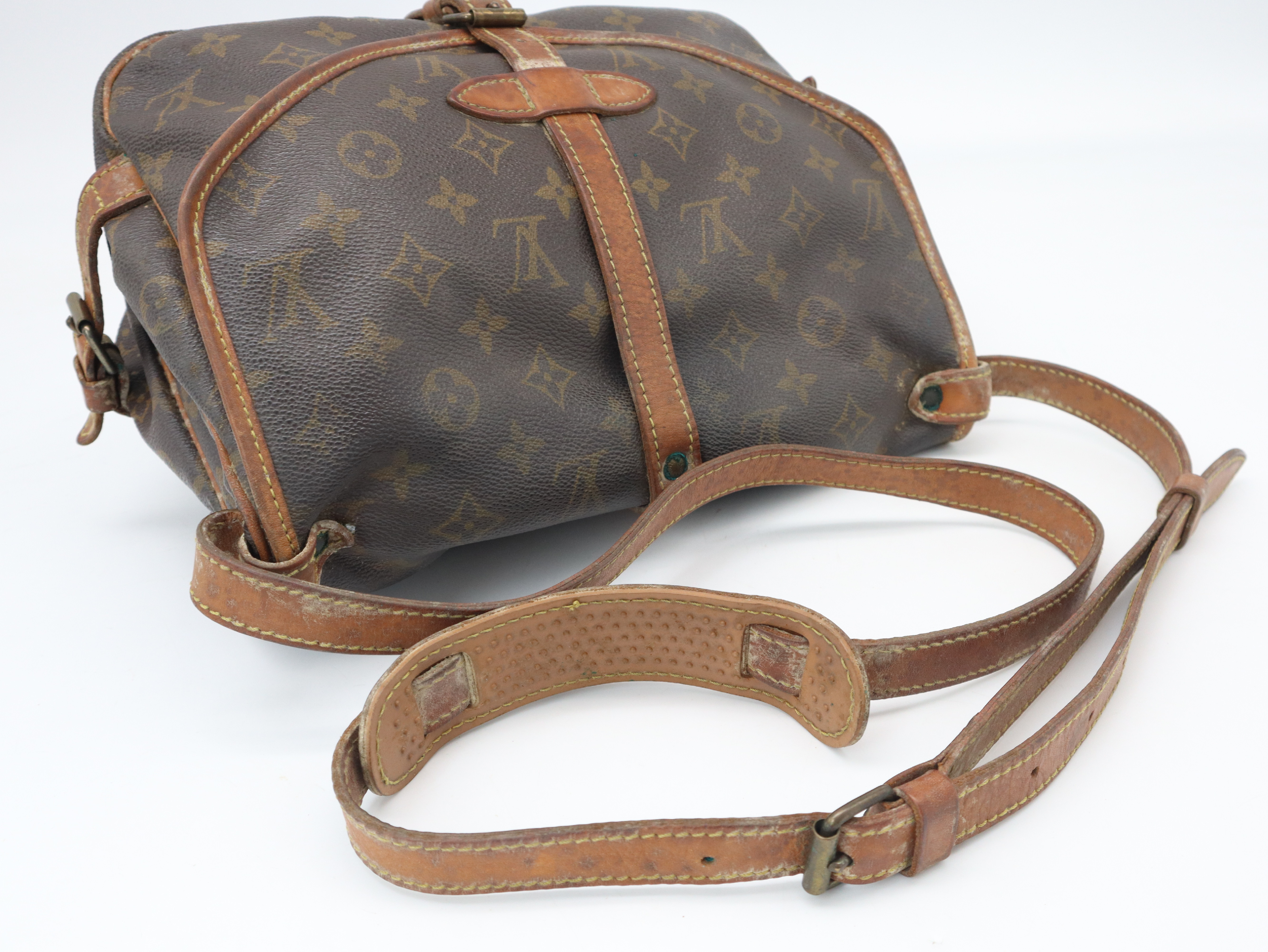 M42256 Monogram Saumur 30 Shoulder Bag — view 6