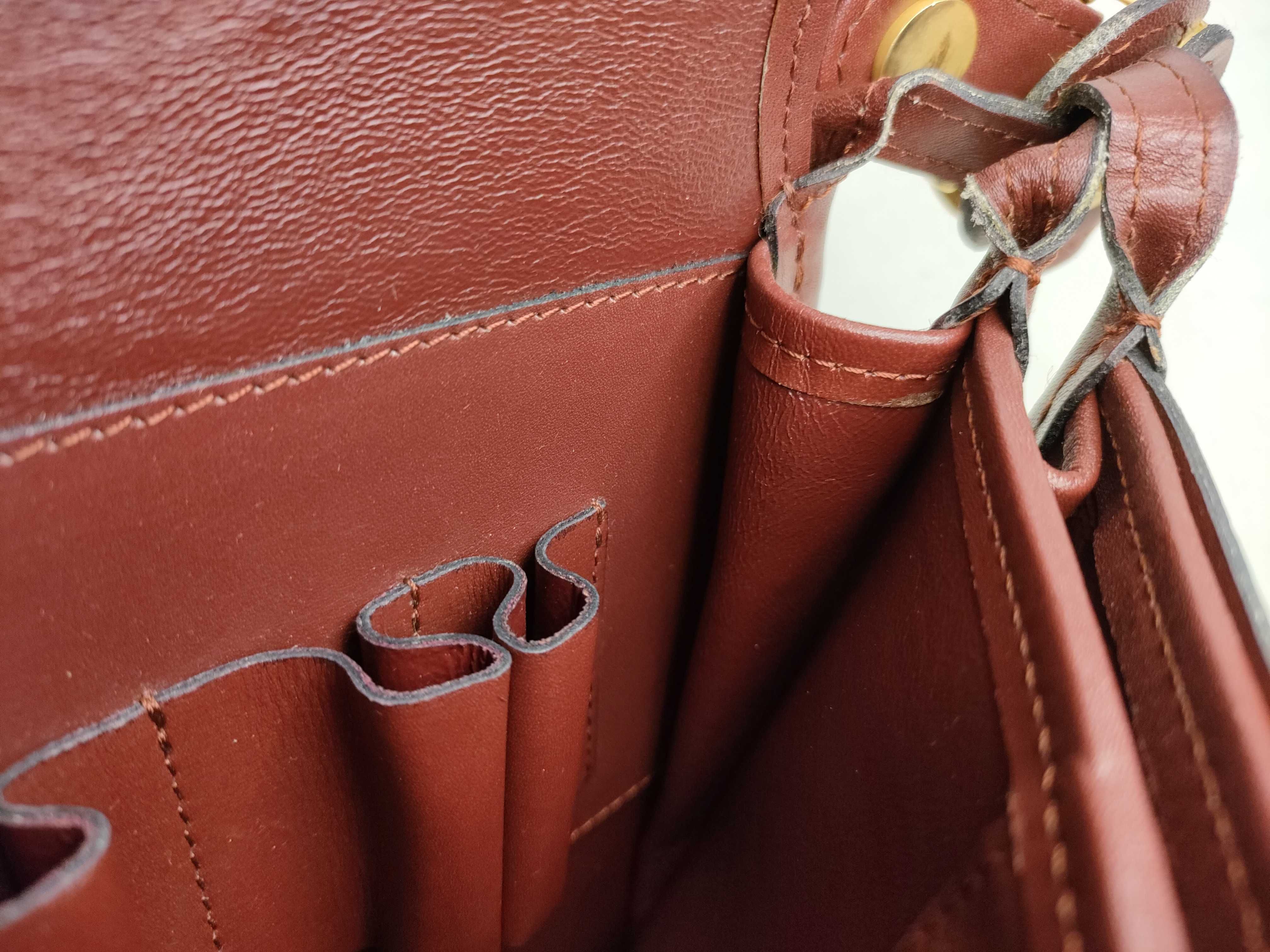 Must line leather shoulder bag. — view 9
