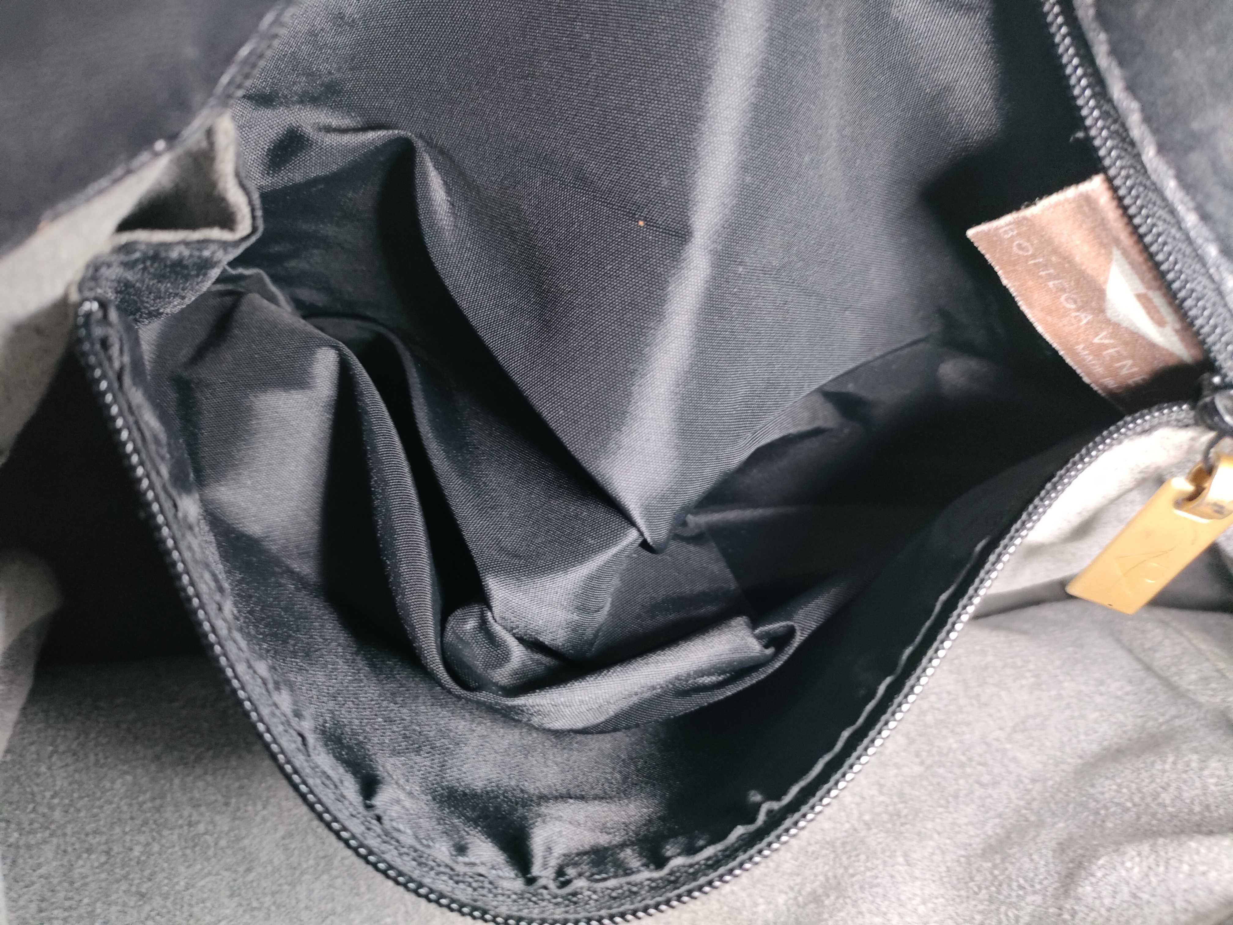 Intrecciato Shoulder Bag, Black — view 13
