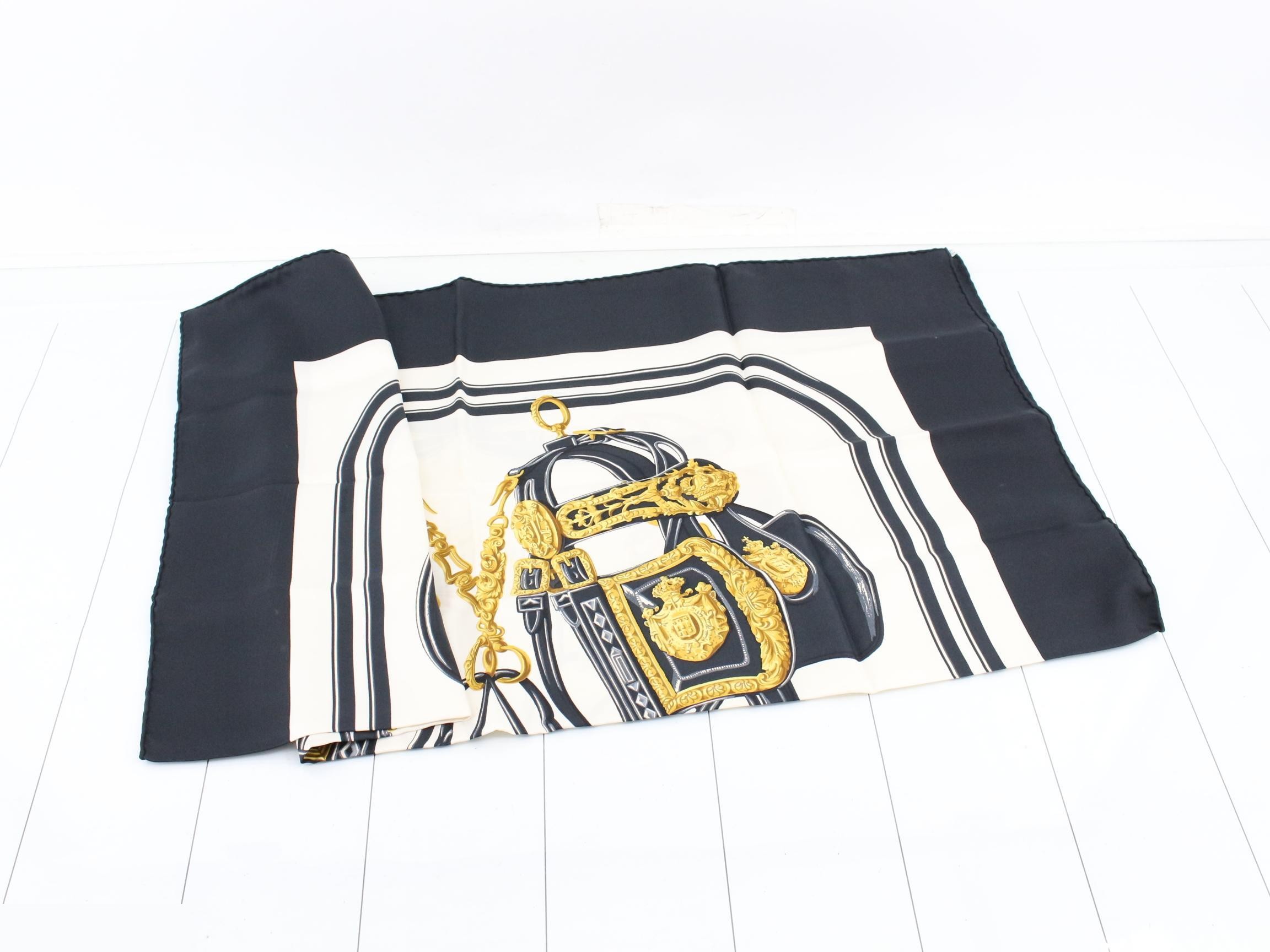 Carre 90 White Yellow Silk — view 3
