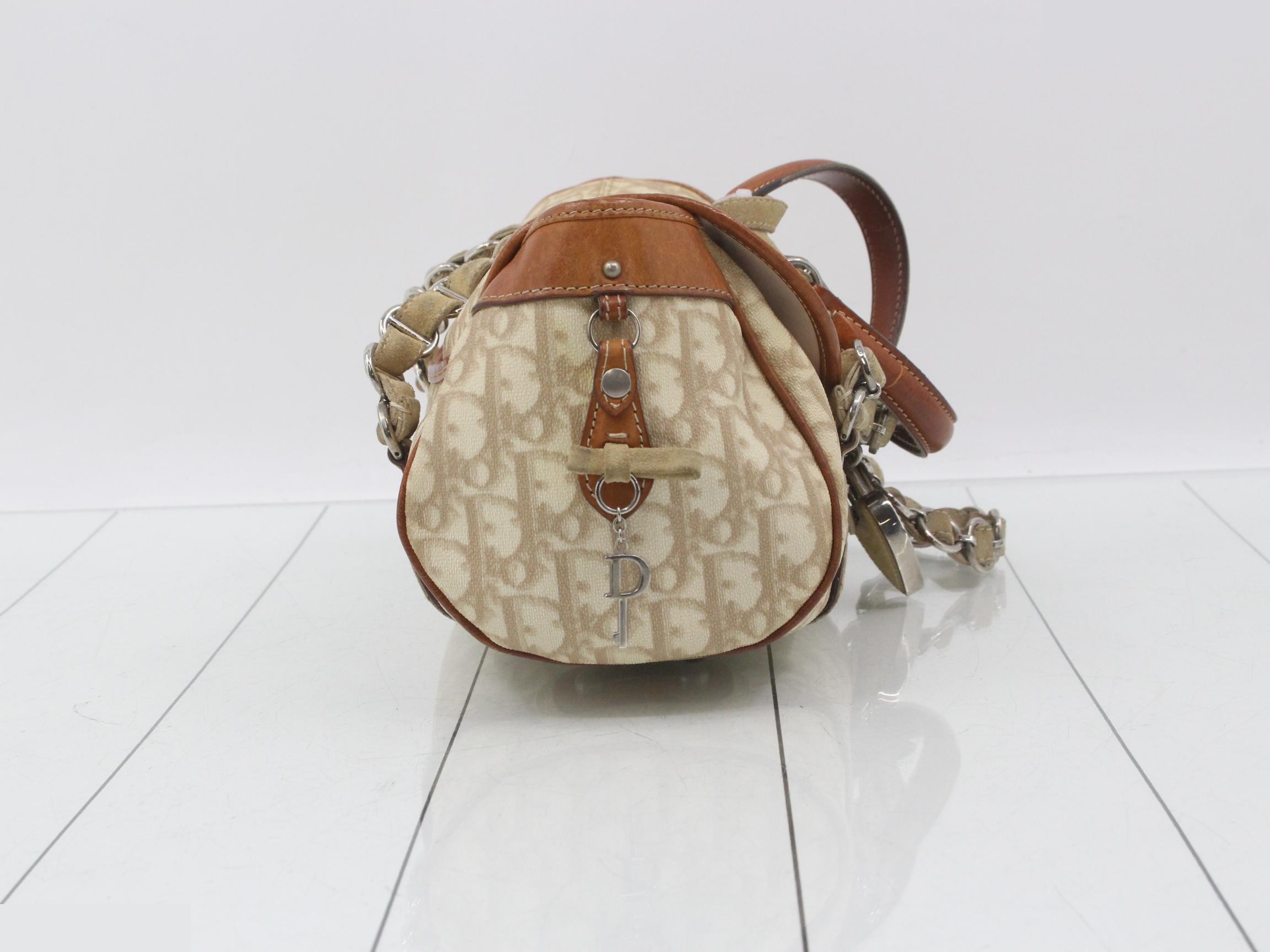 Trotter (bag) - Shoulder bag, Romantic Heart design, Beige — view 4