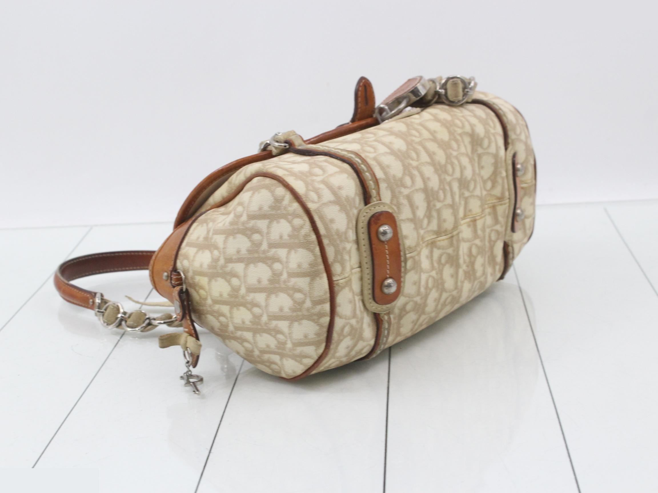 Trotter (bag) - Shoulder bag, Romantic Heart design, Beige — view 5