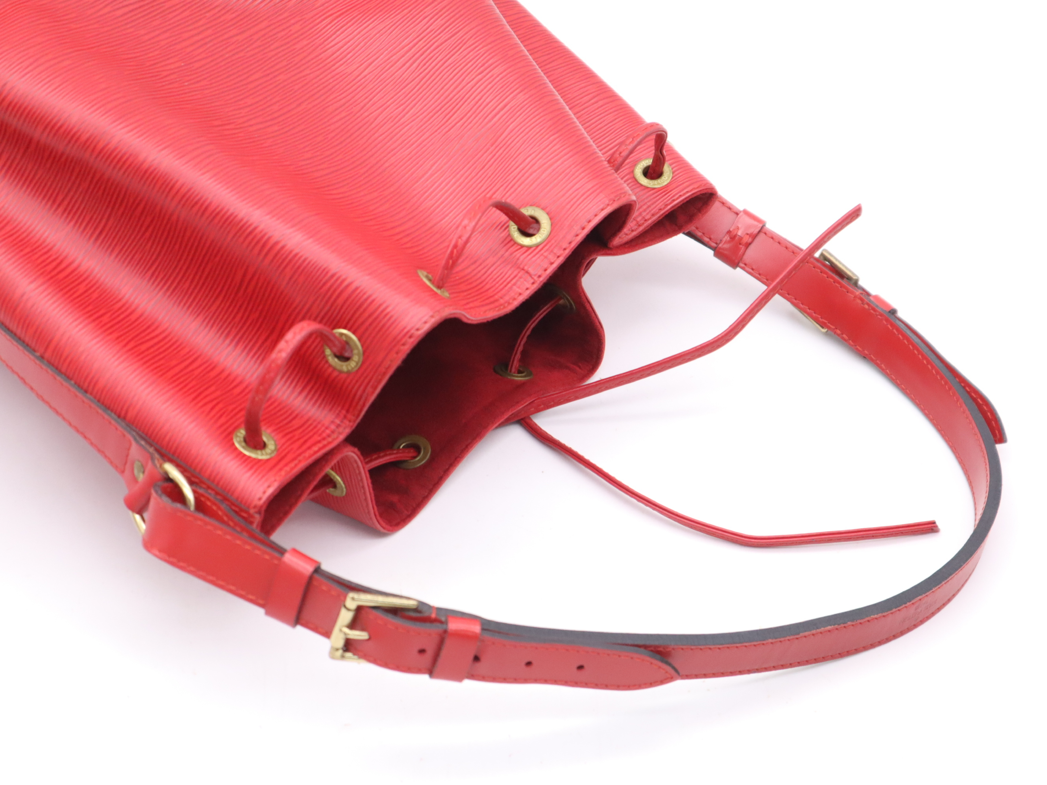 M44107 Epi Petit Noe Castilian Red Shoulder Bag — view 6
