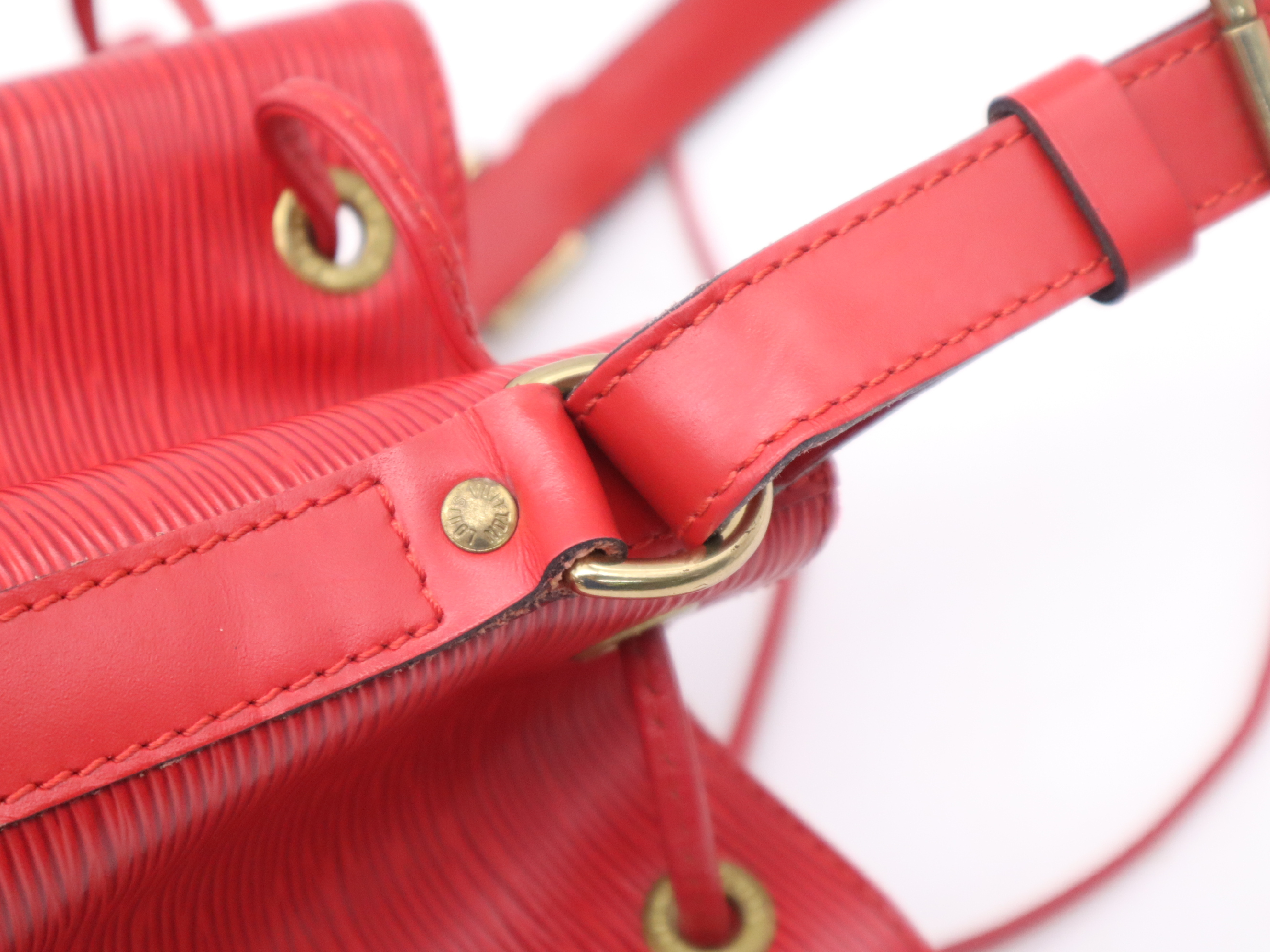 M44107 Epi Petit Noe Castilian Red Shoulder Bag — view 7