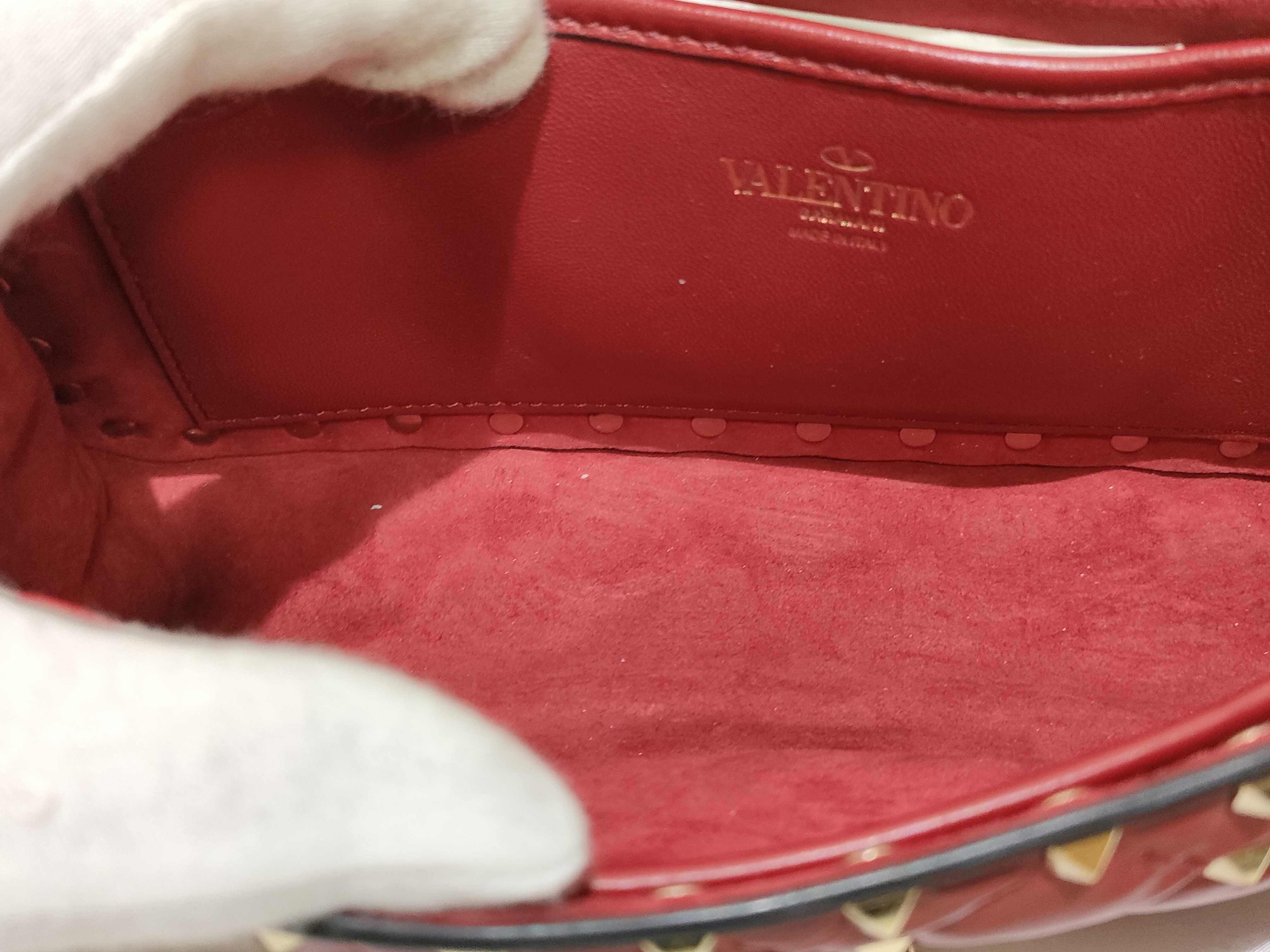 TR- Garavani Red Rockstud Top Handle Shoulder Bag — view 8
