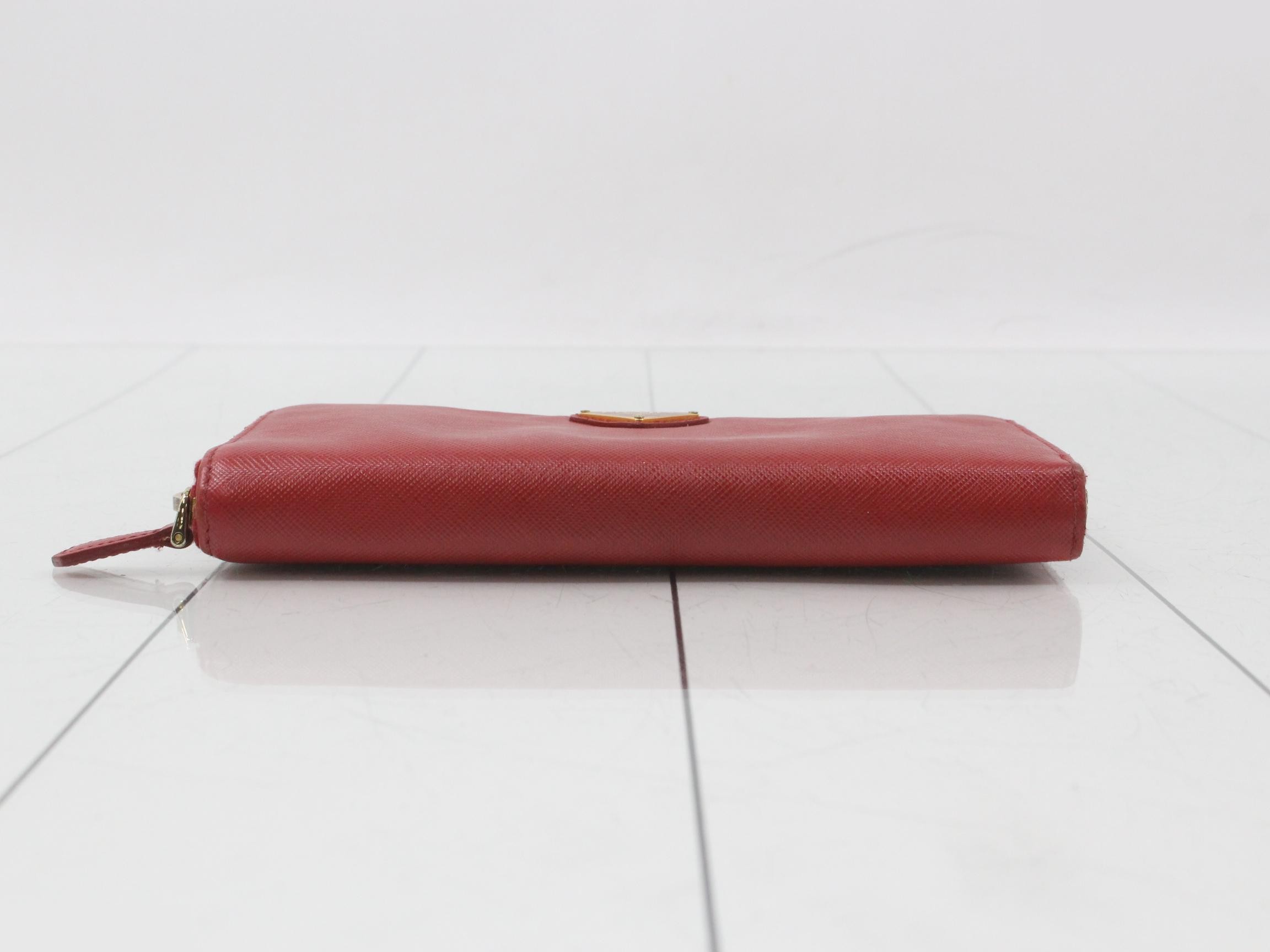 Saffiano round long wallet, red — view 3