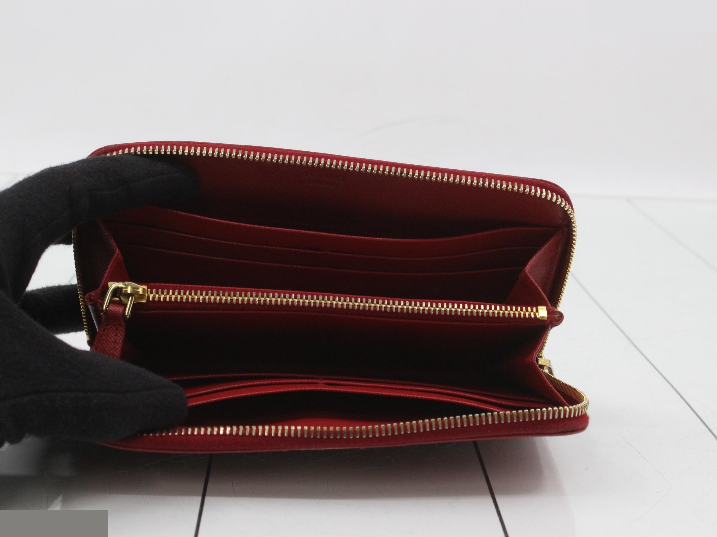 Saffiano round long wallet, red — view 4