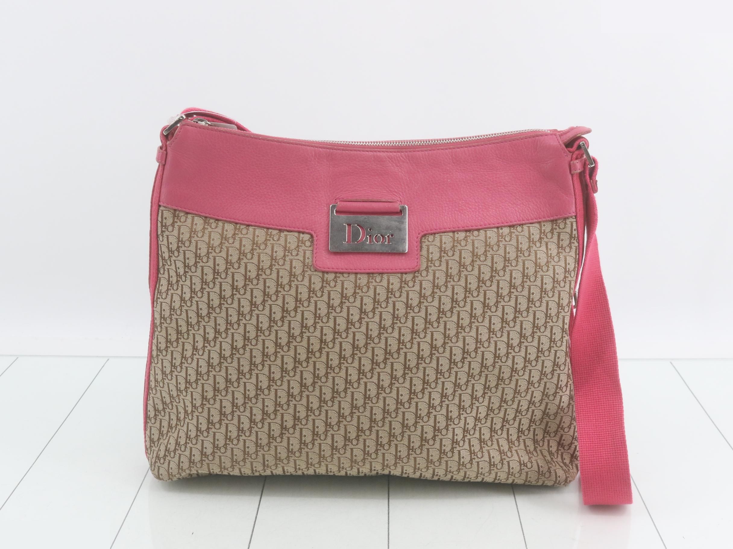 Street Chic Trotter Shoulder Bag