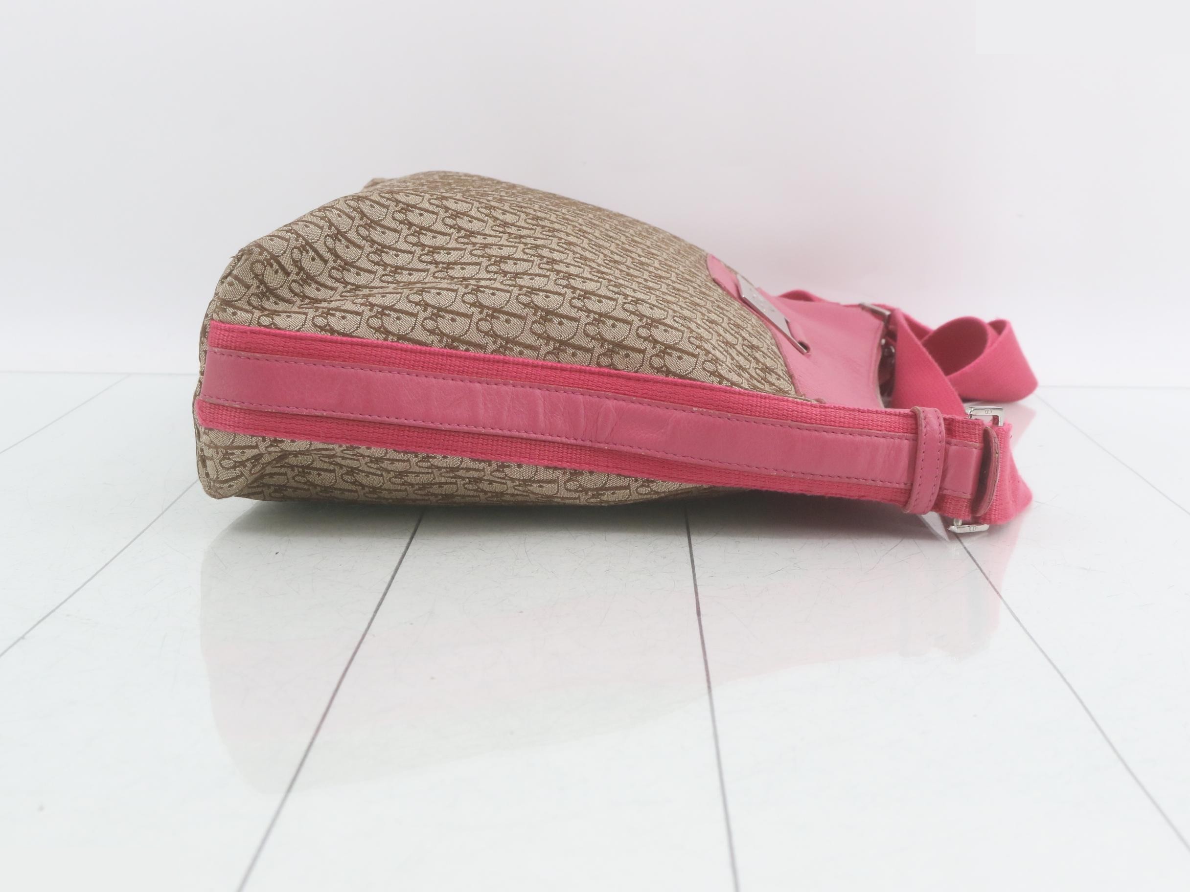 Street Chic Trotter Shoulder Bag — view 3