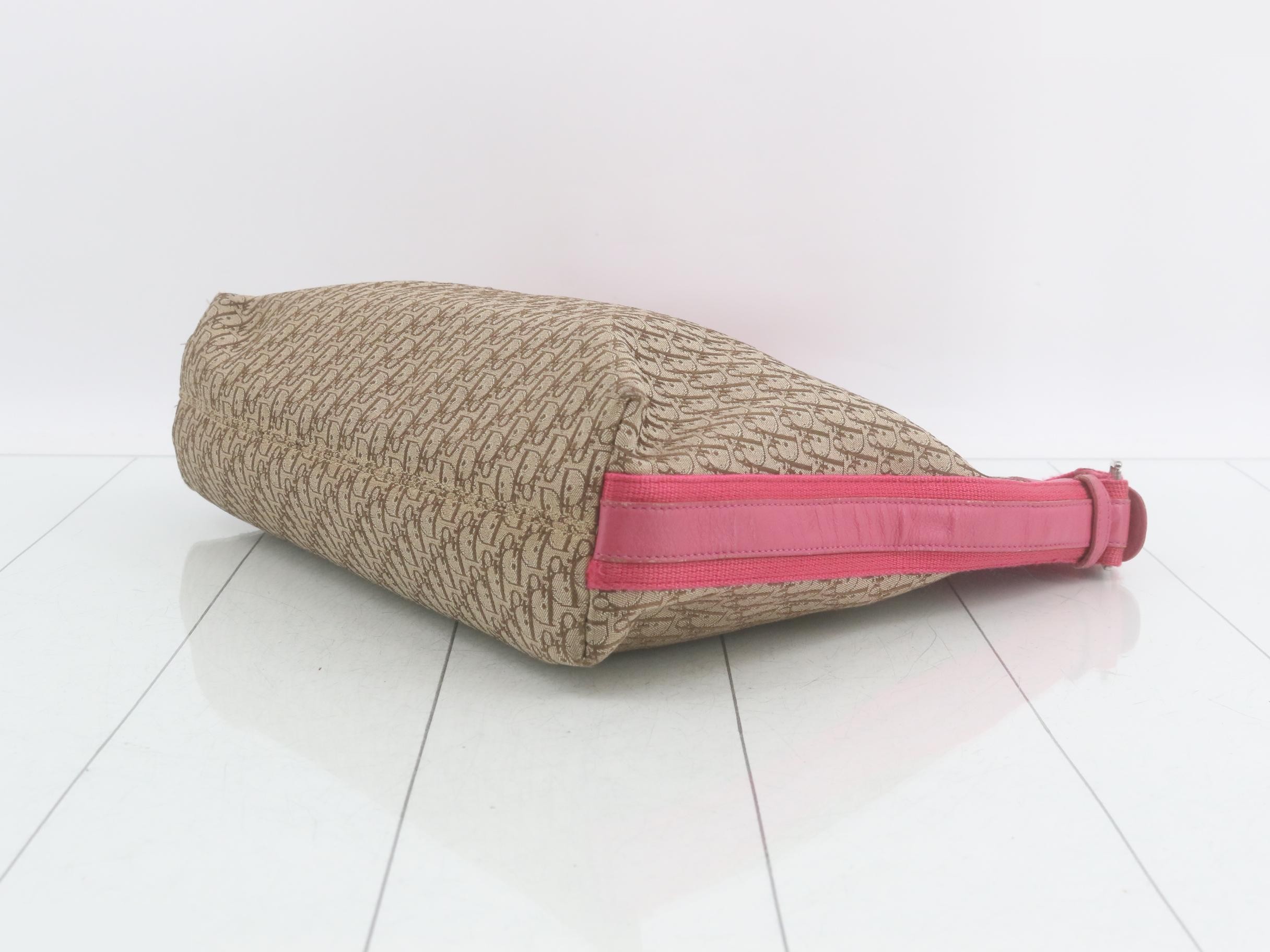 Street Chic Trotter Shoulder Bag — view 6