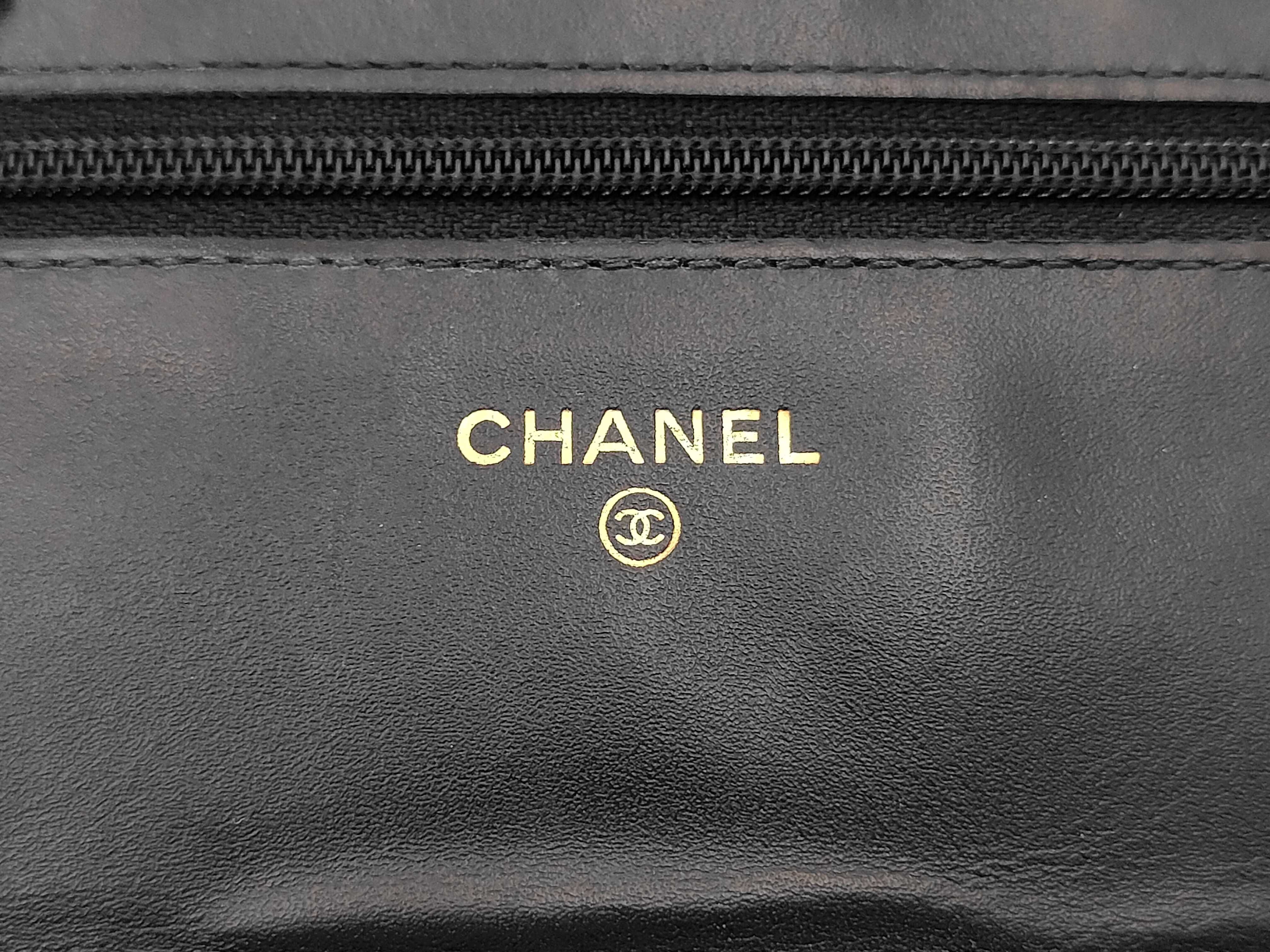2.55/Icon Charm, Serial Number 22, Vintage Gold Hardware Shoulder Bag — view 11