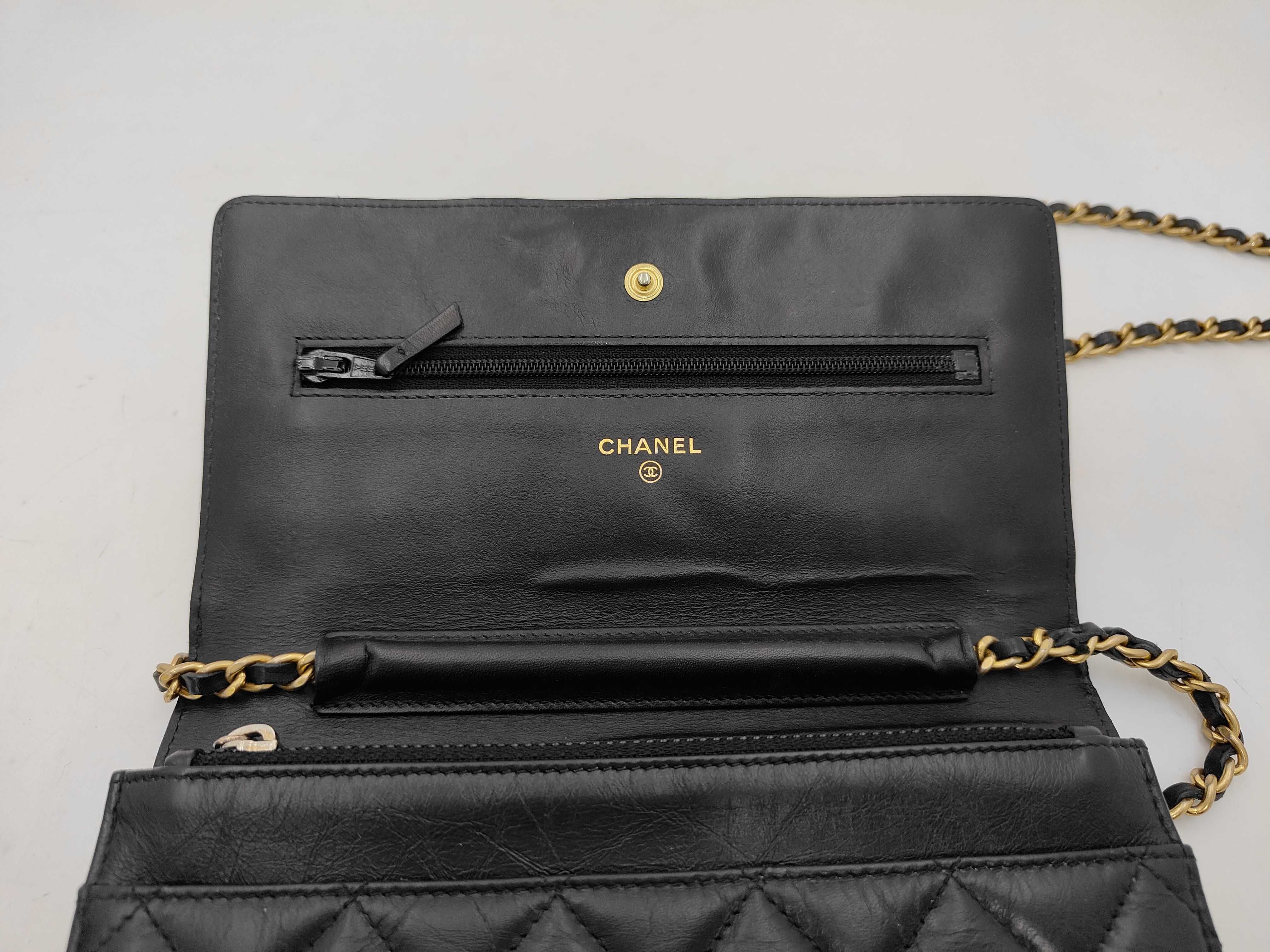 2.55/Icon Charm, Serial Number 22, Vintage Gold Hardware Shoulder Bag — view 8