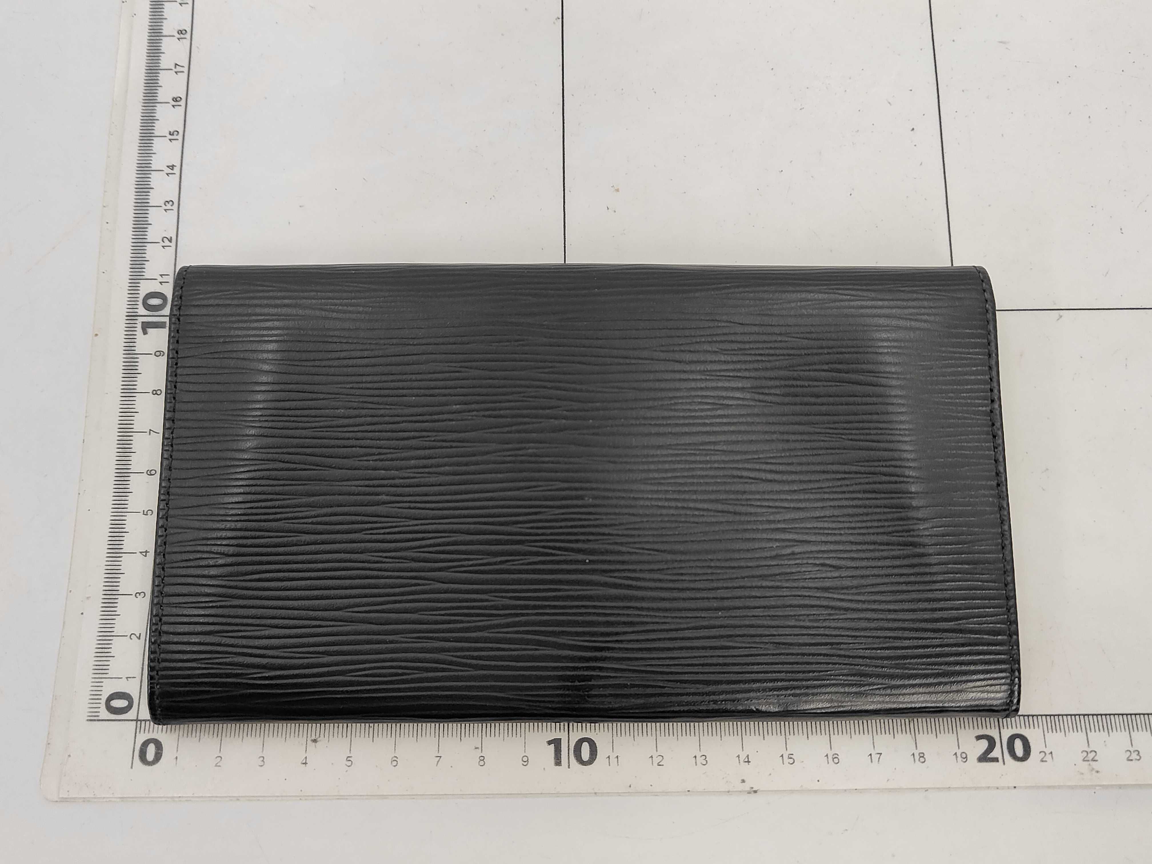 Epi Leather Wallet, Portemonnaie Credit Noir M63952 — view 2