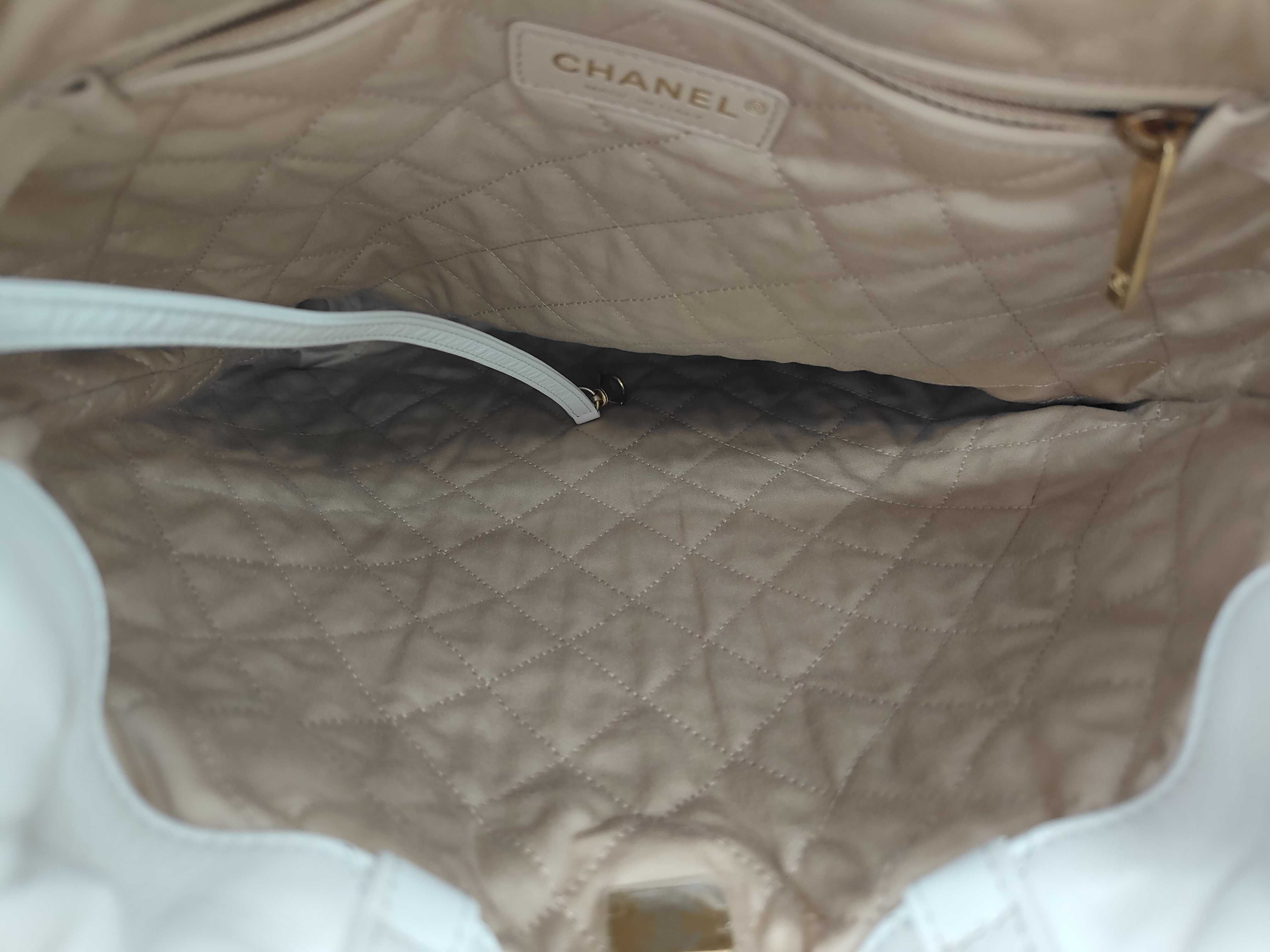 CHANEL22 Backpack Small White Shiny Calfskin Random AS3859 Bag — view 8