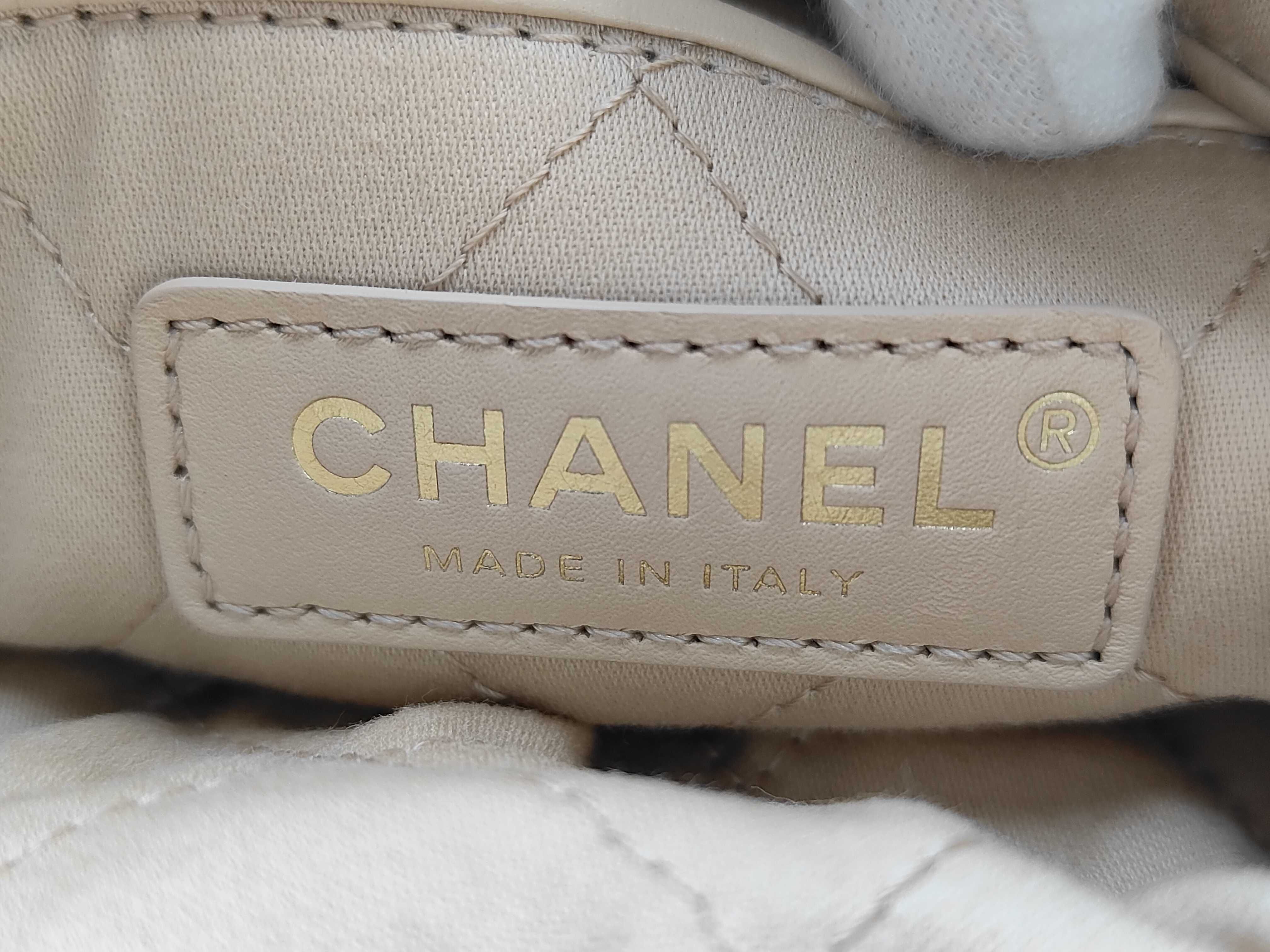CHANEL22 Backpack Small White Shiny Calfskin Random AS3859 Bag — view 10
