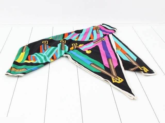 Carre 140 Triangle Géant, tag attached, belt pattern — view 2