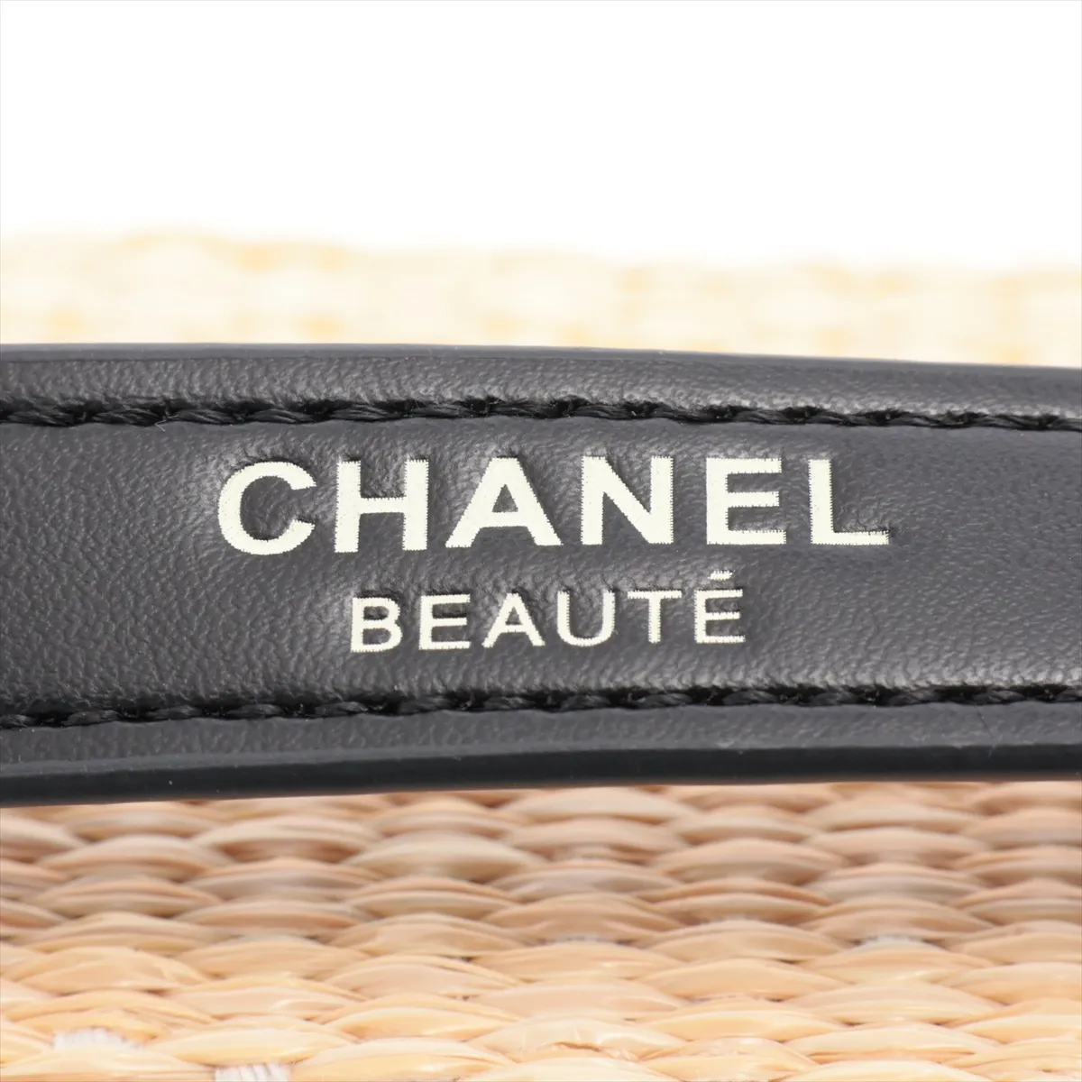 Les Beiges Panier des Essentiels Rattan Pouch Beige with Black Hardware — view 5