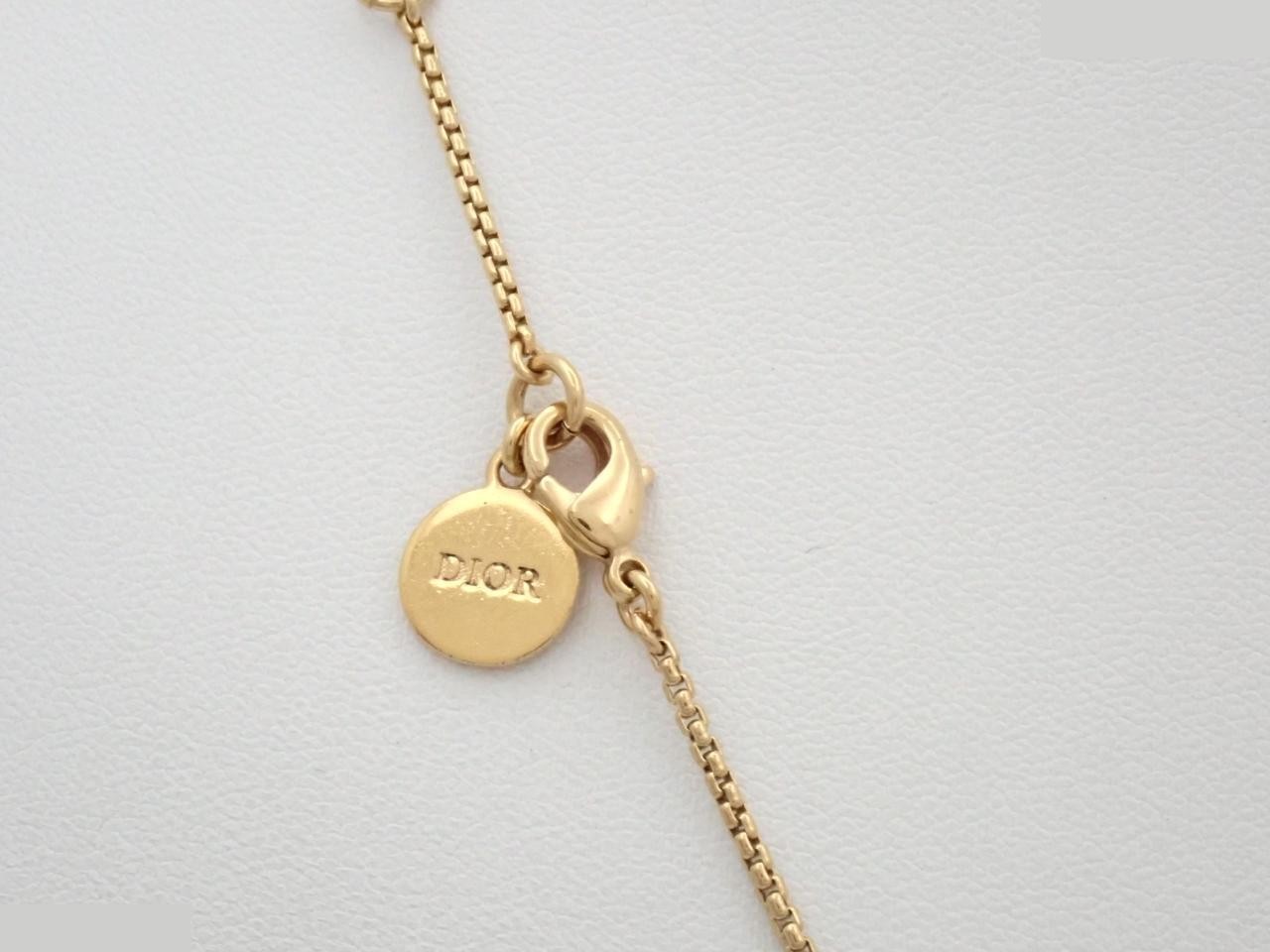 Other lines: Precious metals, necklaces, pendants, chains approximately 60cm long. — view 2