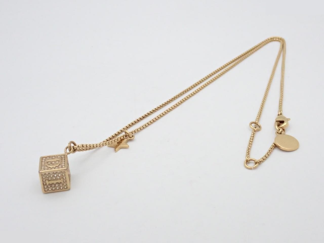 Other lines: Precious metals, necklaces, pendants, chains approximately 60cm long. — view 3