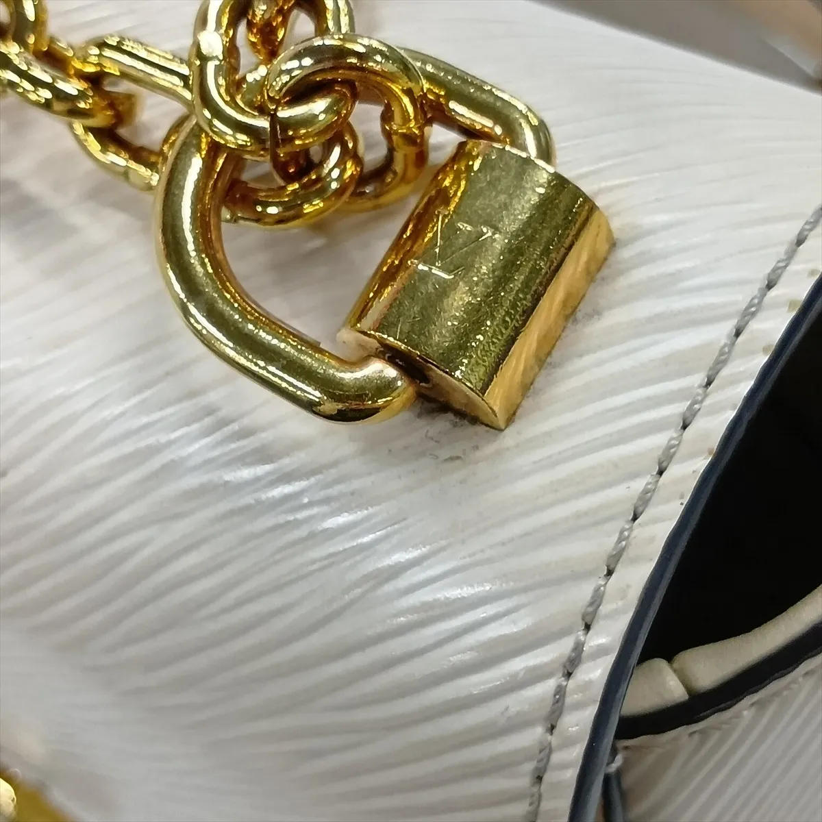 Epi Twist MM - Beige, RFID responsive, with mirror. — view 12