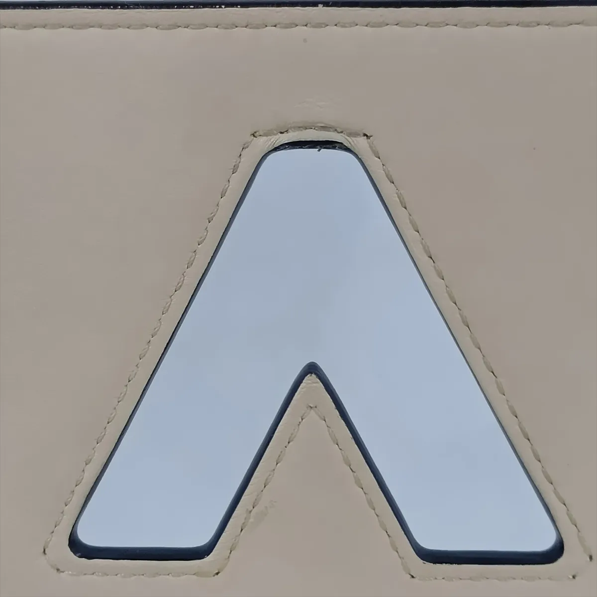 Epi Twist MM - Beige, RFID responsive, with mirror. — view 13