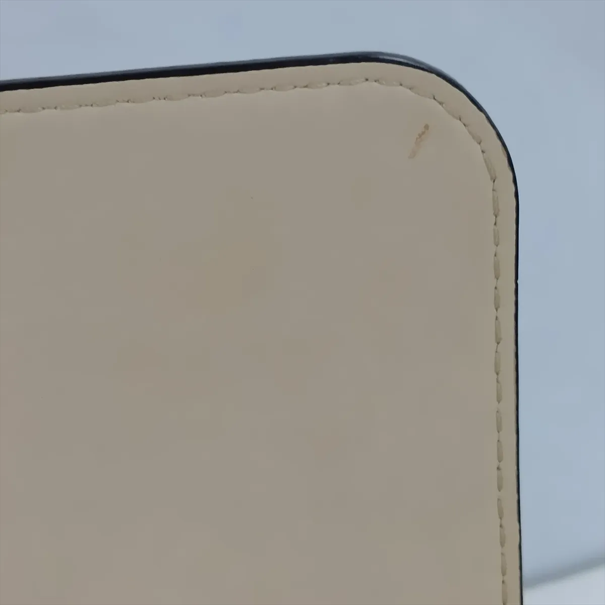 Epi Twist MM - Beige, RFID responsive, with mirror. — view 14