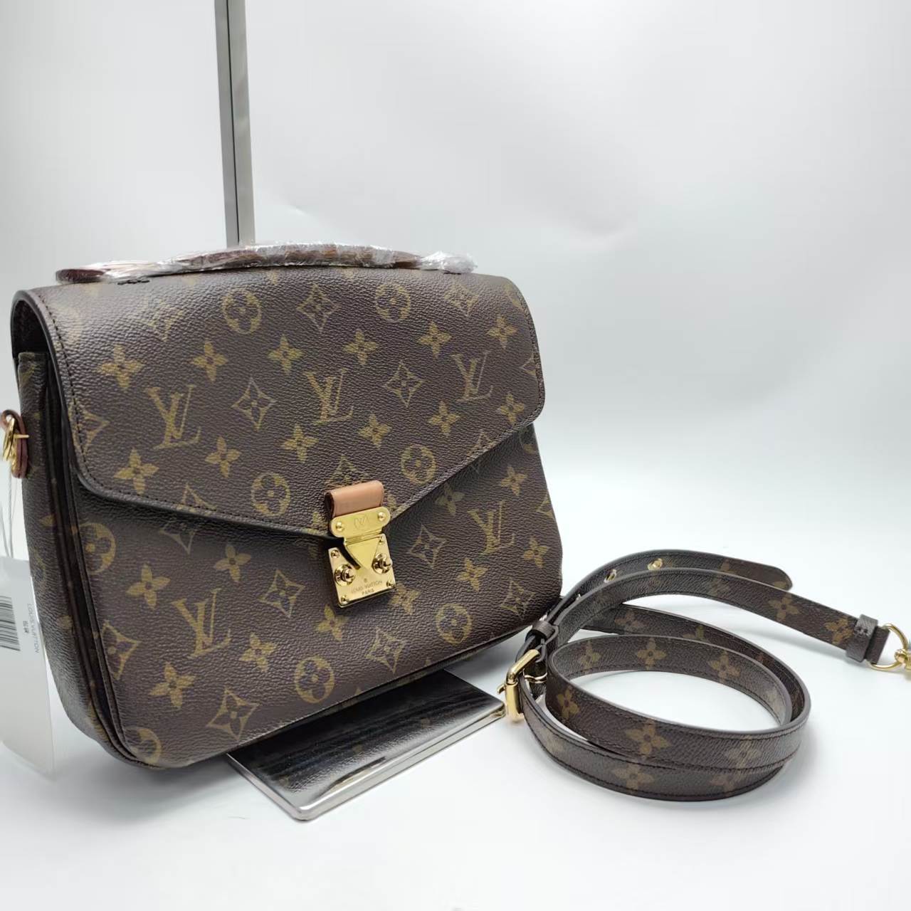 【*Shipped from: China*】LOUIS VUITTON PU Shoulder Bag — view 2