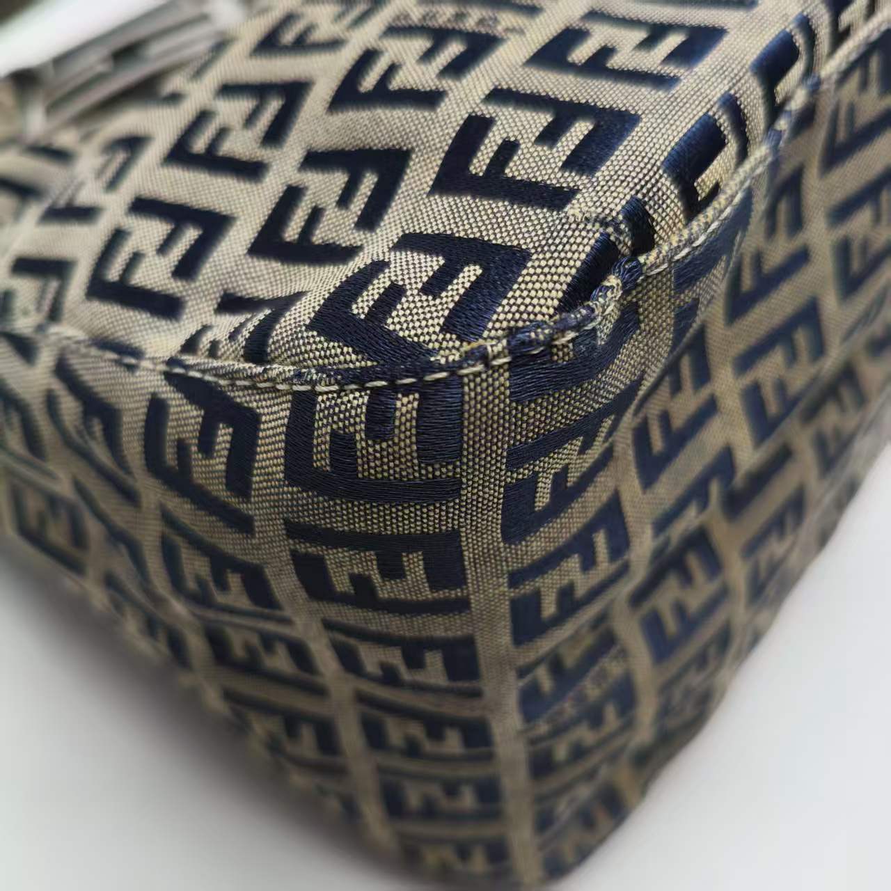 【*Shipped from: China*】FENDI Baguette Canvas Handbag — view 6