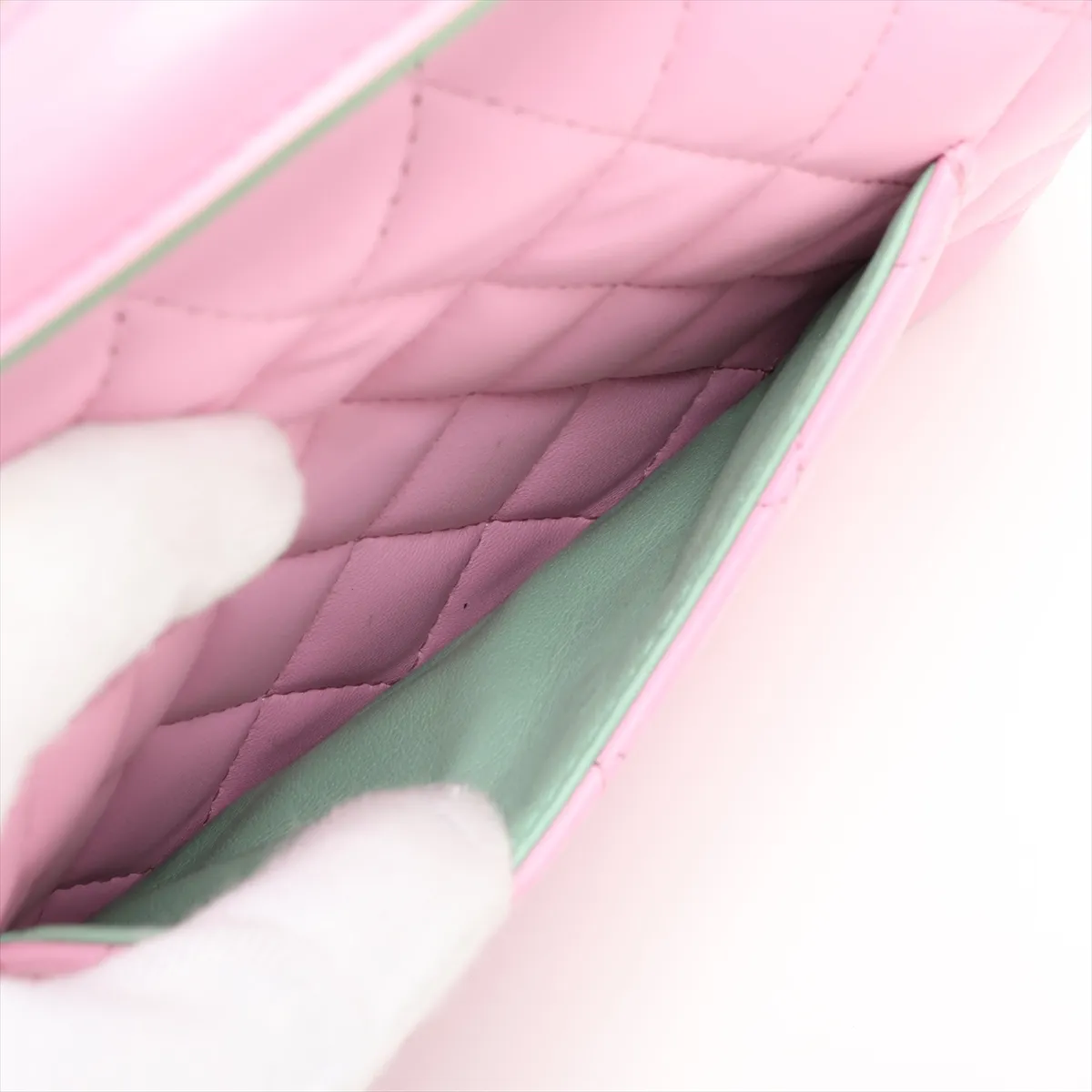 [Individually packaged] Chanel Matelassé Lambskin 2-Way Shoulder Bag, Pink with Gold Hardware, T19PJU8K, Random Plate, AS2431 — view 11