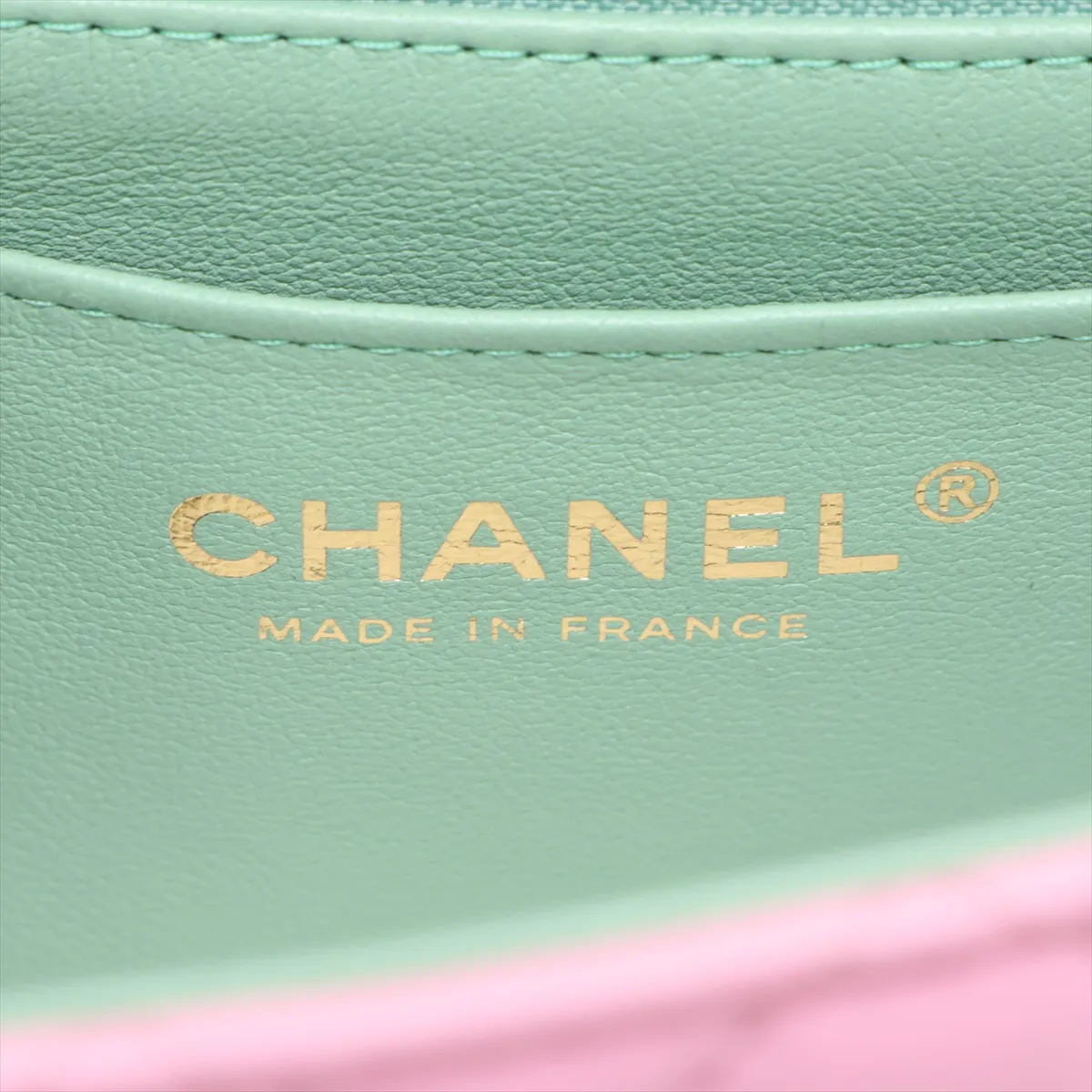 [Individually packaged] Chanel Matelassé Lambskin 2-Way Shoulder Bag, Pink with Gold Hardware, T19PJU8K, Random Plate, AS2431 — view 12