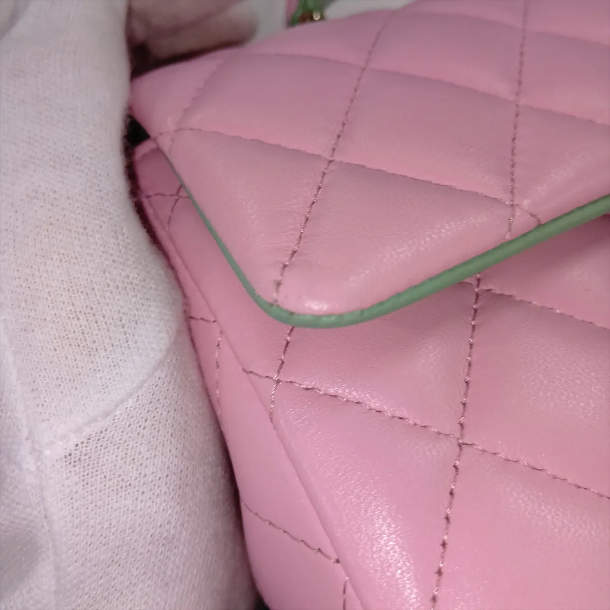 [Individually packaged] Chanel Matelassé Lambskin 2-Way Shoulder Bag, Pink with Gold Hardware, T19PJU8K, Random Plate, AS2431 — view 14