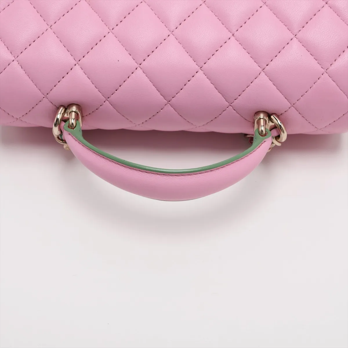 [Individually packaged] Chanel Matelassé Lambskin 2-Way Shoulder Bag, Pink with Gold Hardware, T19PJU8K, Random Plate, AS2431 — view 5