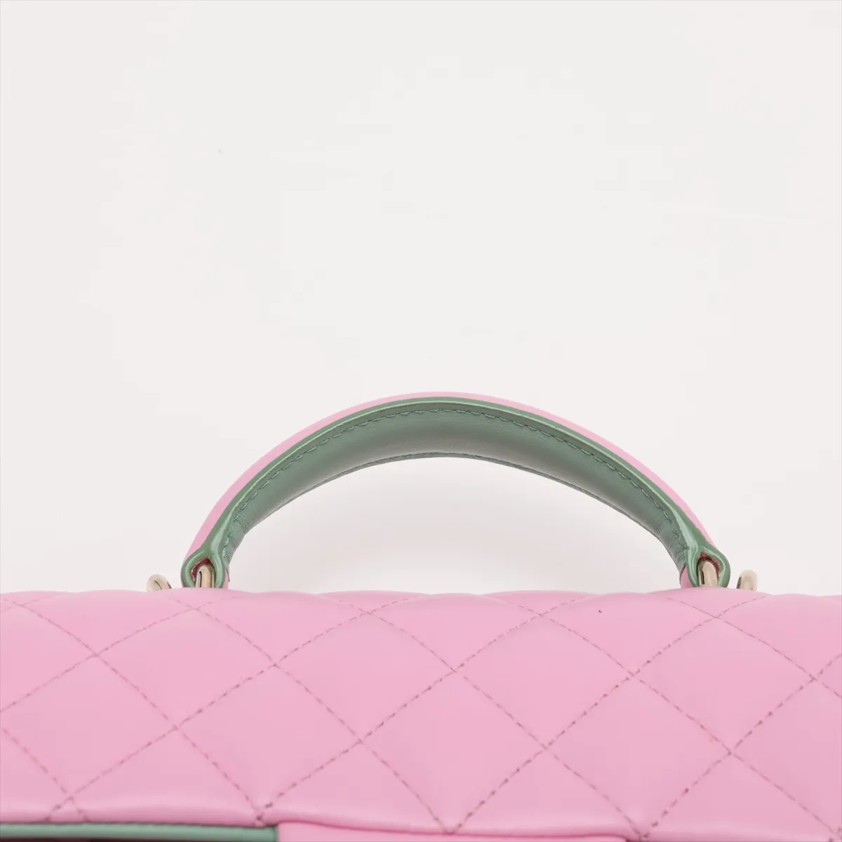 [Individually packaged] Chanel Matelassé Lambskin 2-Way Shoulder Bag, Pink with Gold Hardware, T19PJU8K, Random Plate, AS2431 — view 6