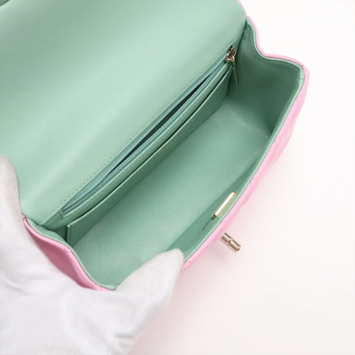[Individually packaged] Chanel Matelassé Lambskin 2-Way Shoulder Bag, Pink with Gold Hardware, T19PJU8K, Random Plate, AS2431 — view 8