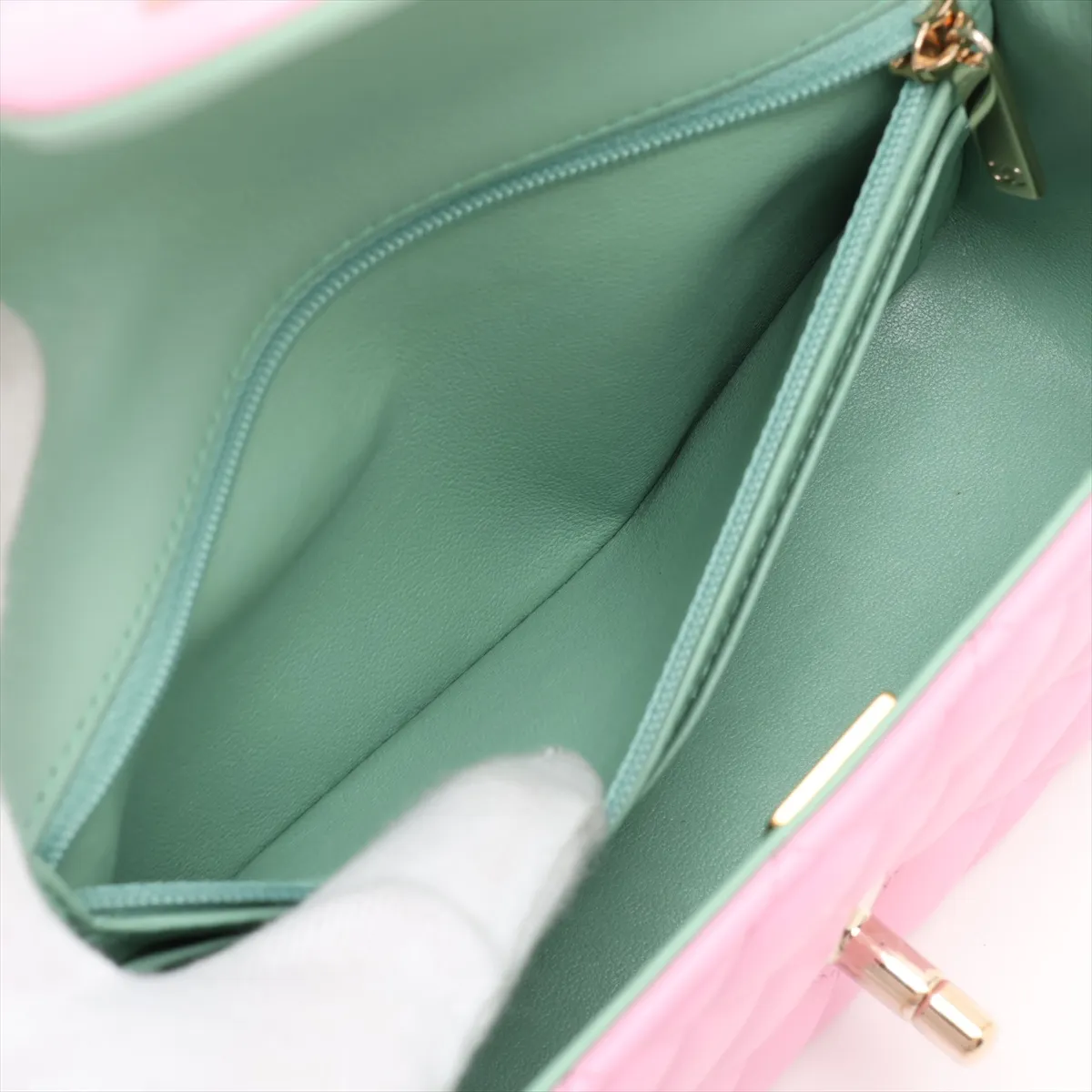 [Individually packaged] Chanel Matelassé Lambskin 2-Way Shoulder Bag, Pink with Gold Hardware, T19PJU8K, Random Plate, AS2431 — view 9