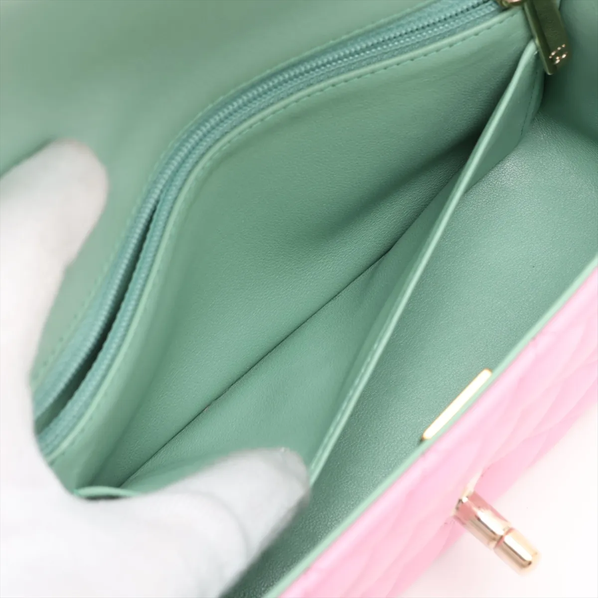 [Individually packaged] Chanel Matelassé Lambskin 2-Way Shoulder Bag, Pink with Gold Hardware, T19PJU8K, Random Plate, AS2431 — view 10