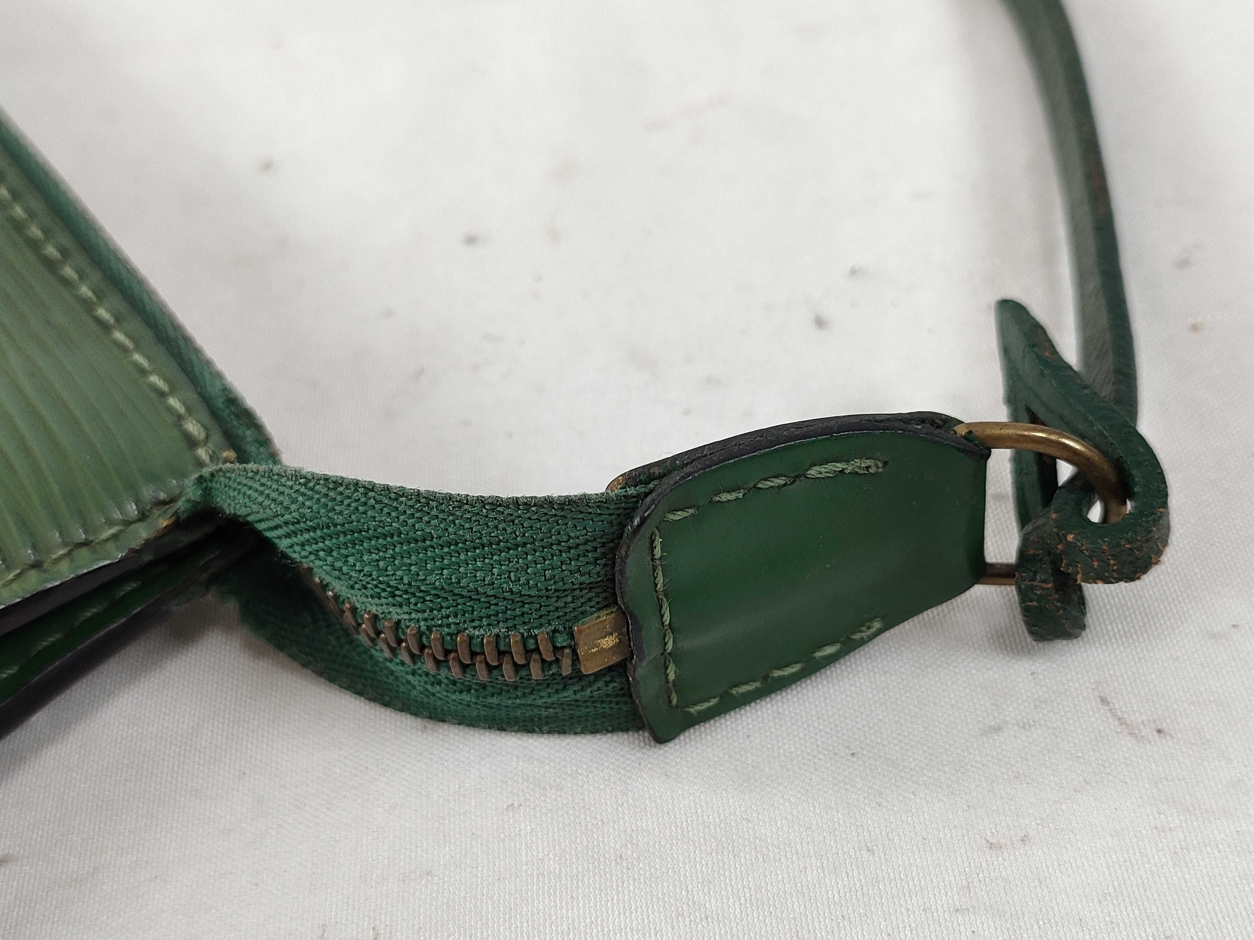 Epi Pochette Accessoires Borneo Green M52944 Shoulder Bag — view 5