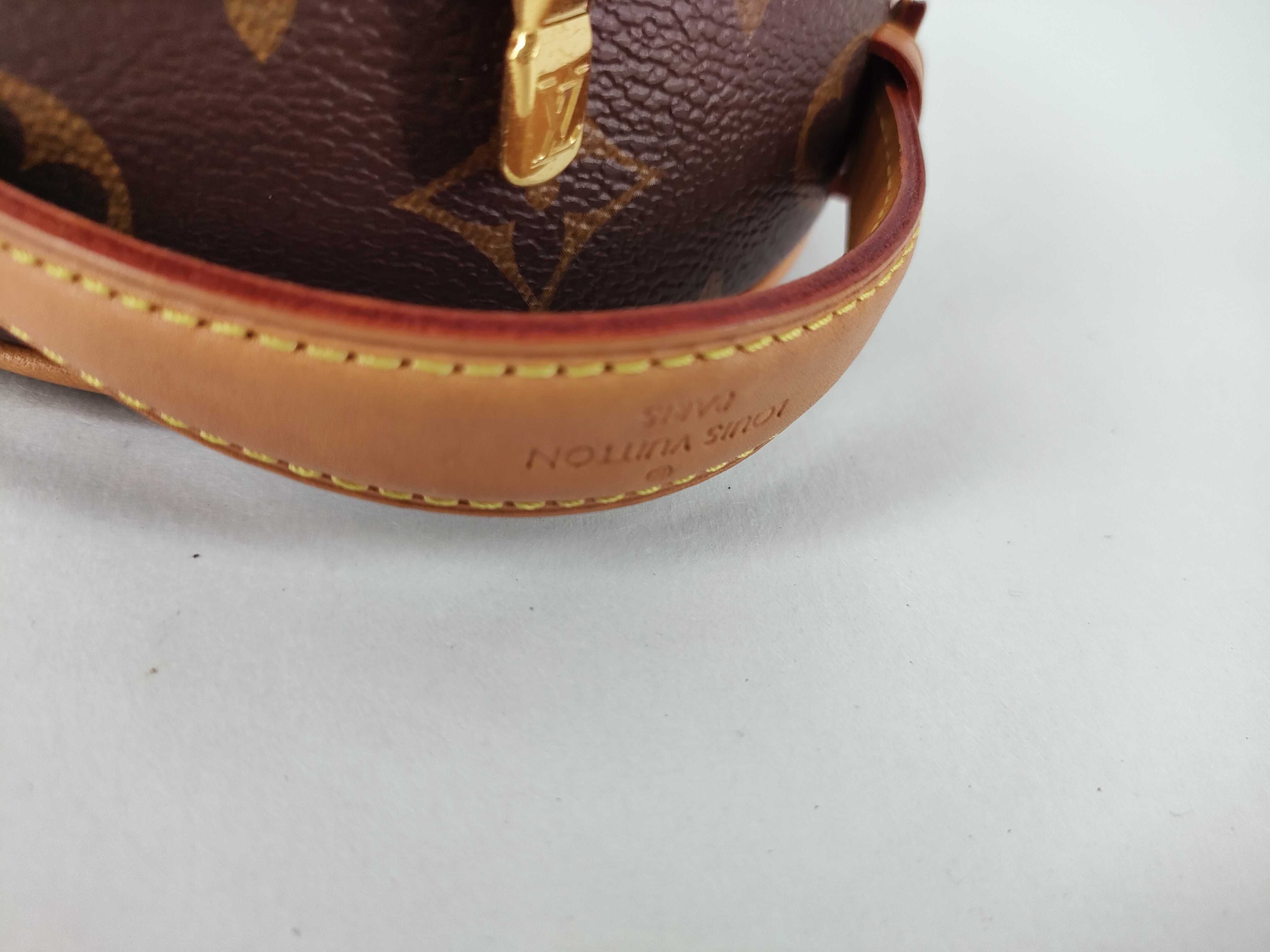 Monogram Louis Vuitton Shoulder Bag Handbag — view 4