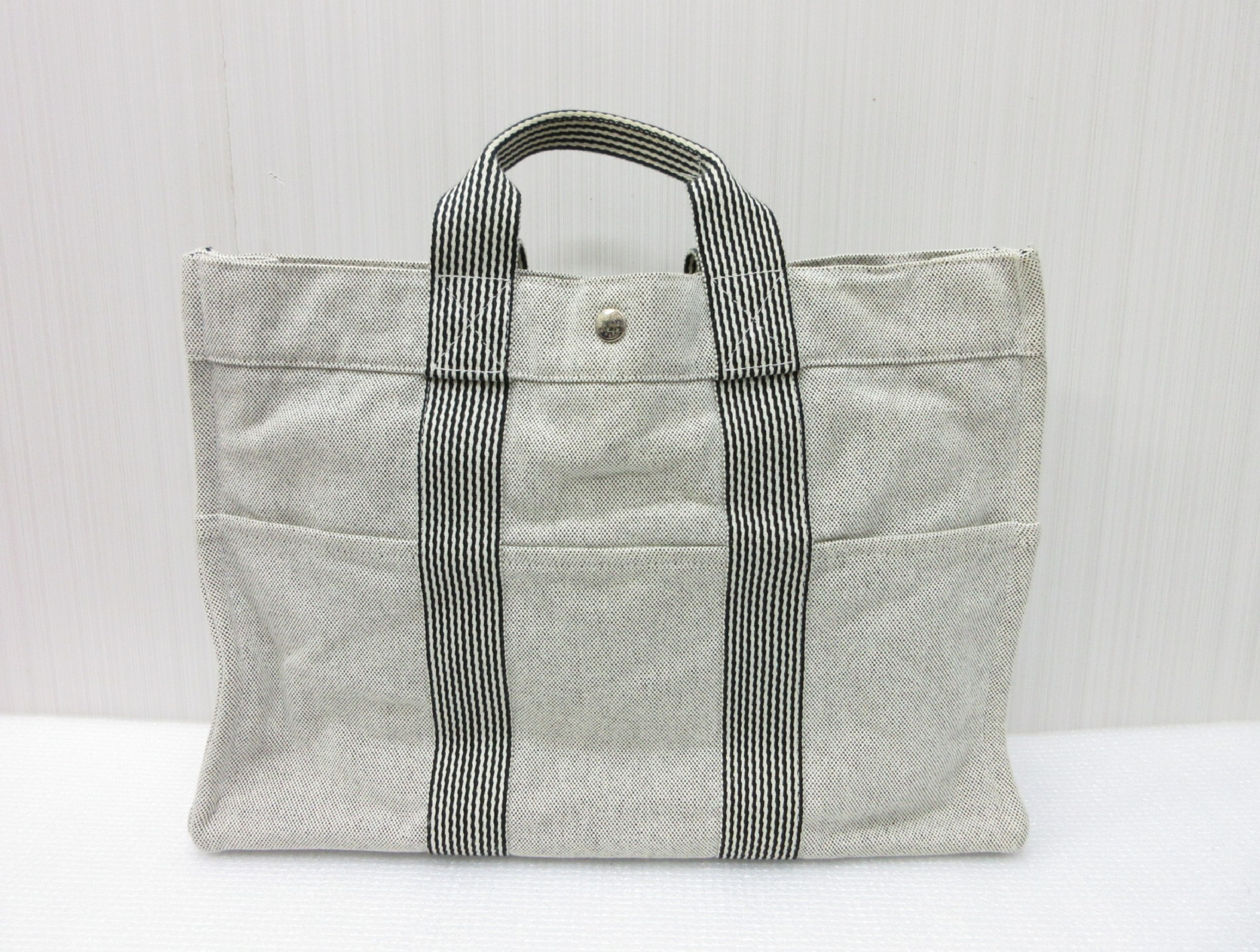 New Fourre-Tout MM Hand Tote Bag, Canvas, Gray — view 2