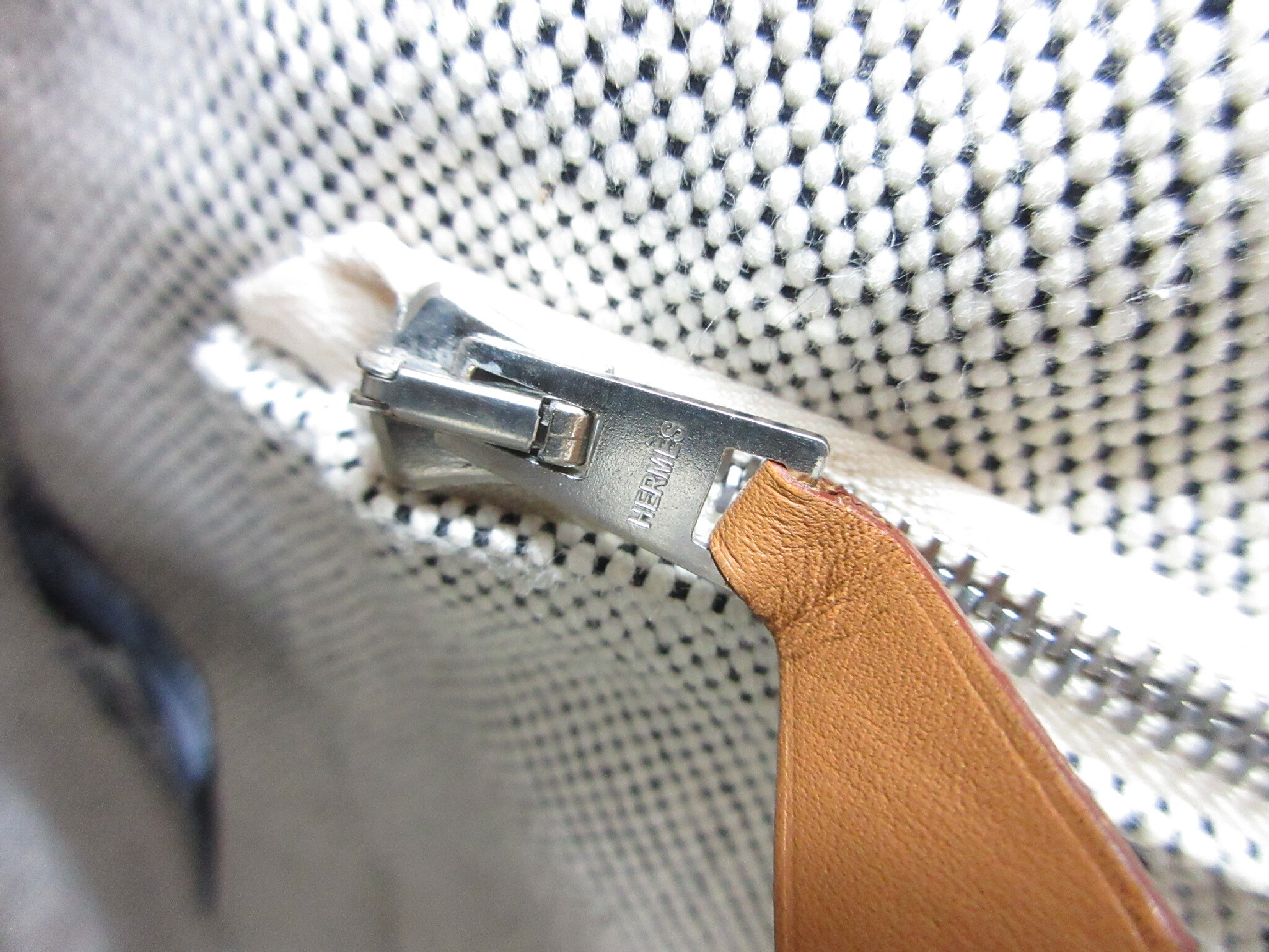 New Fourre-Tout MM Hand Tote Bag, Canvas, Gray — view 11