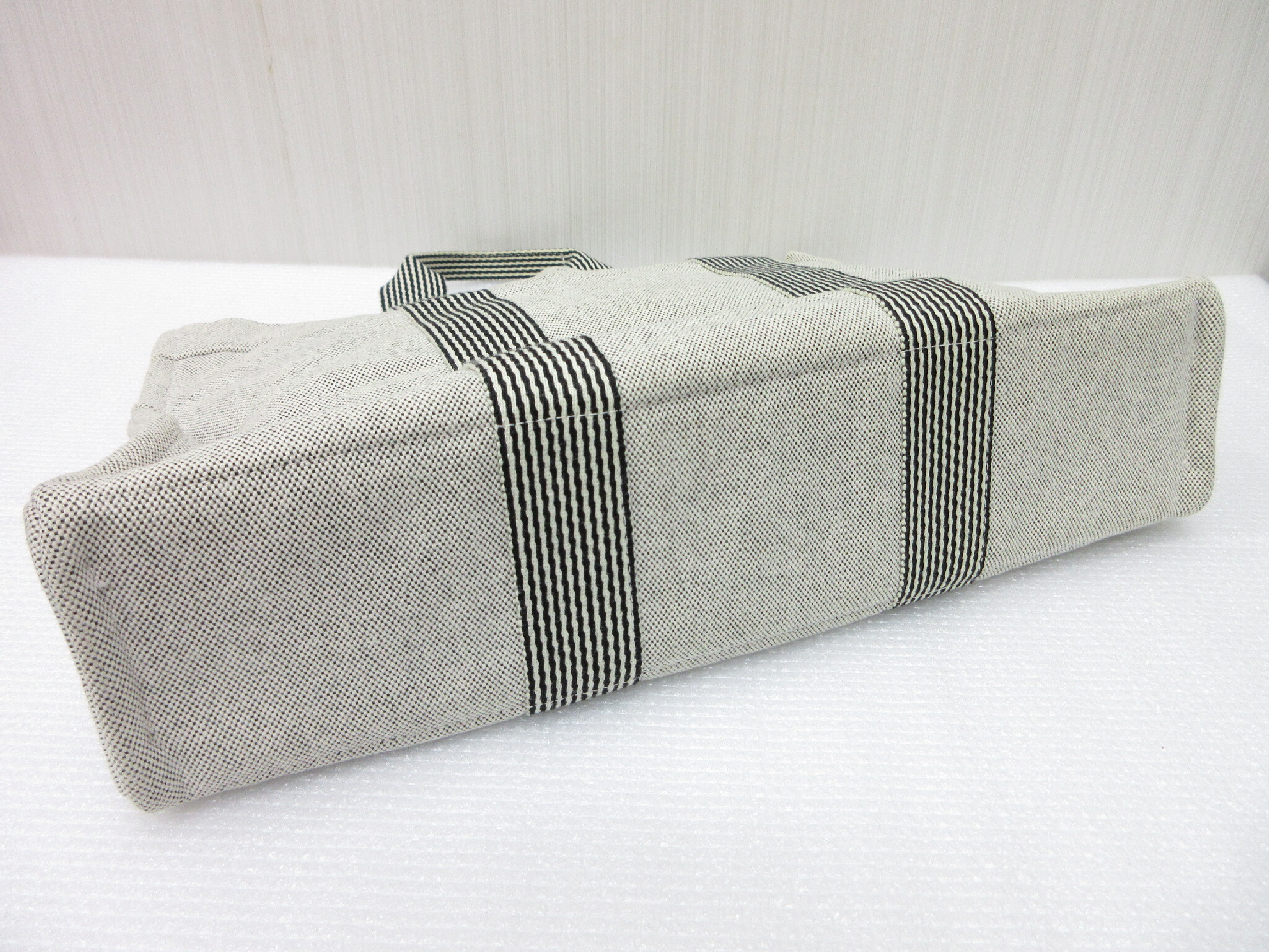 New Fourre-Tout MM Hand Tote Bag, Canvas, Gray — view 3
