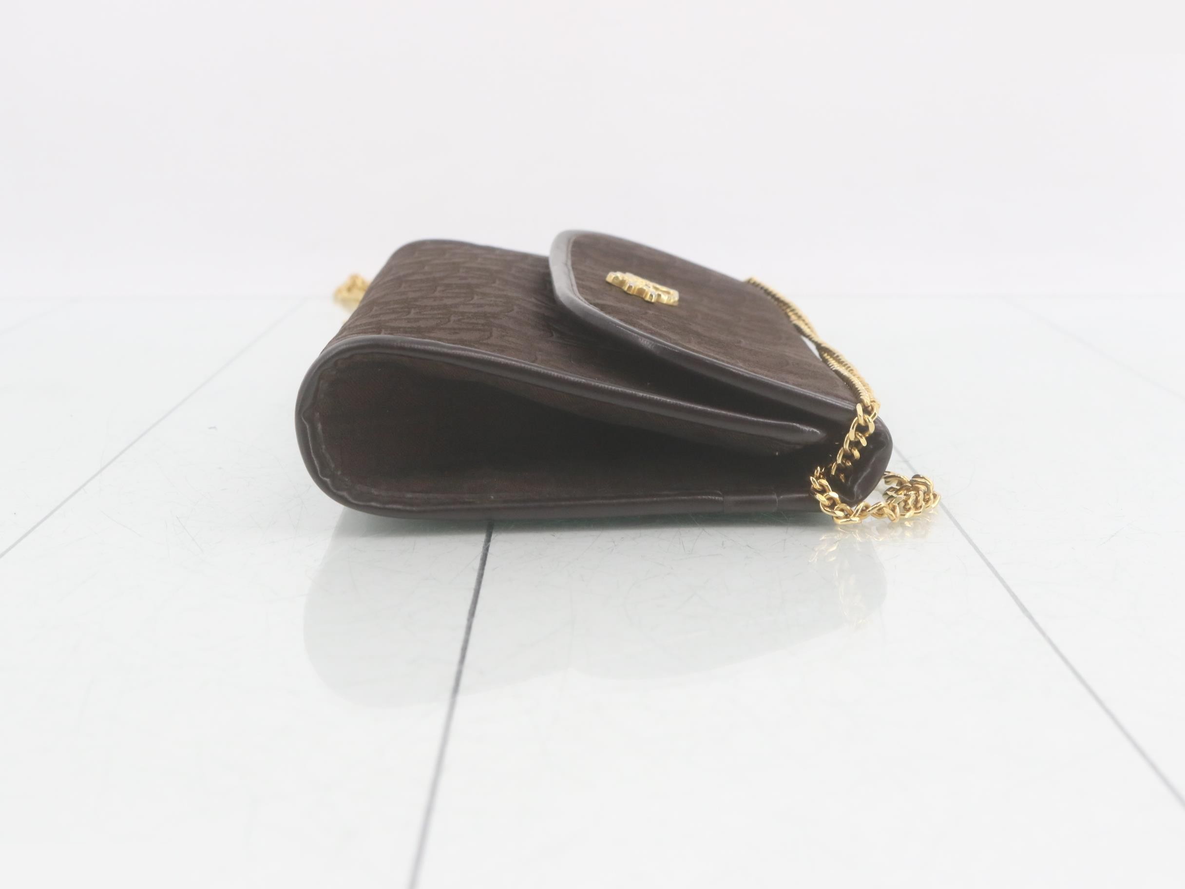 Other lines: Chain shoulder bags and shoulder bags — view 3