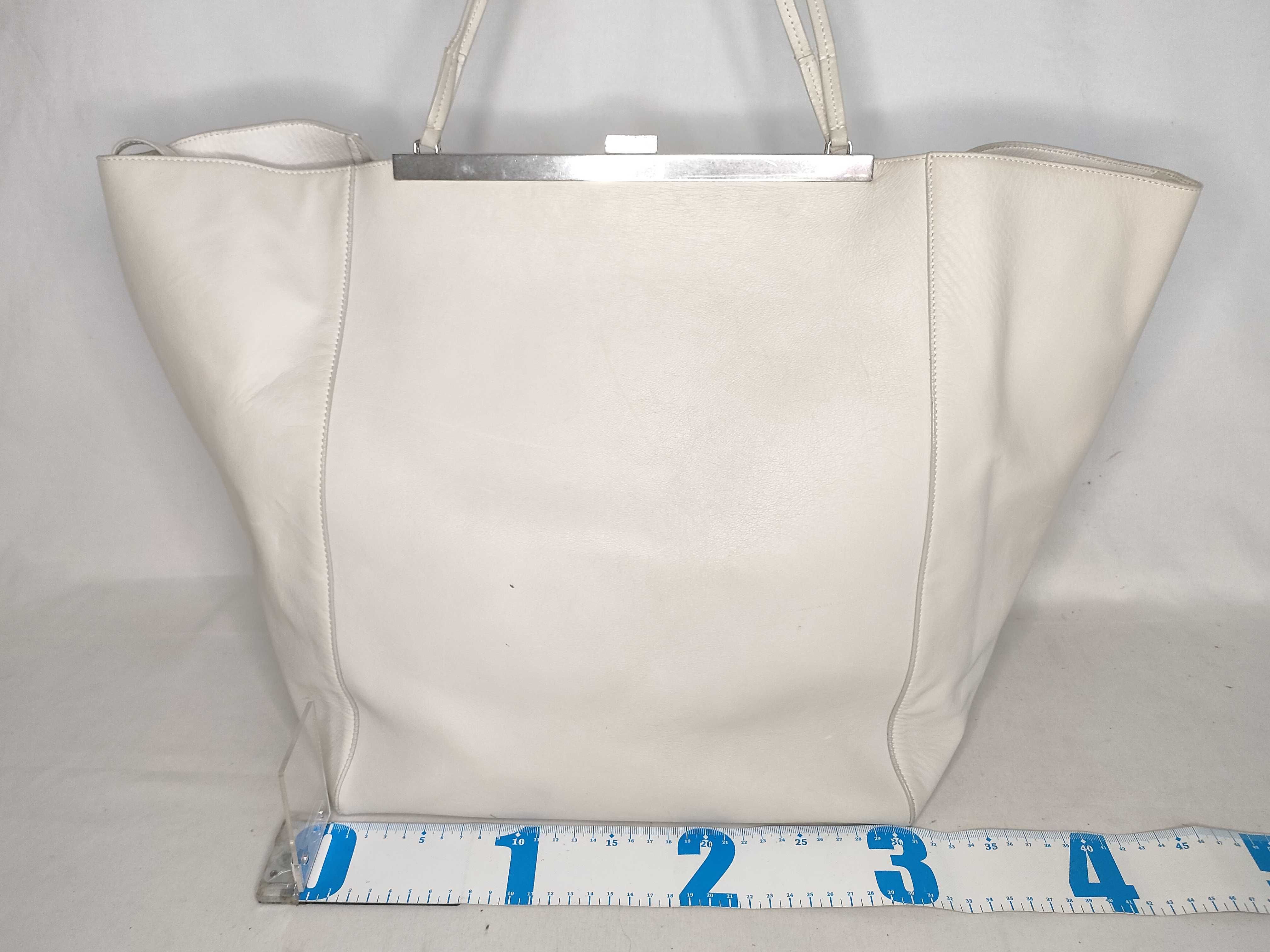 Cabas Clasp Leather Tote Bag White Tote Bag — view 2