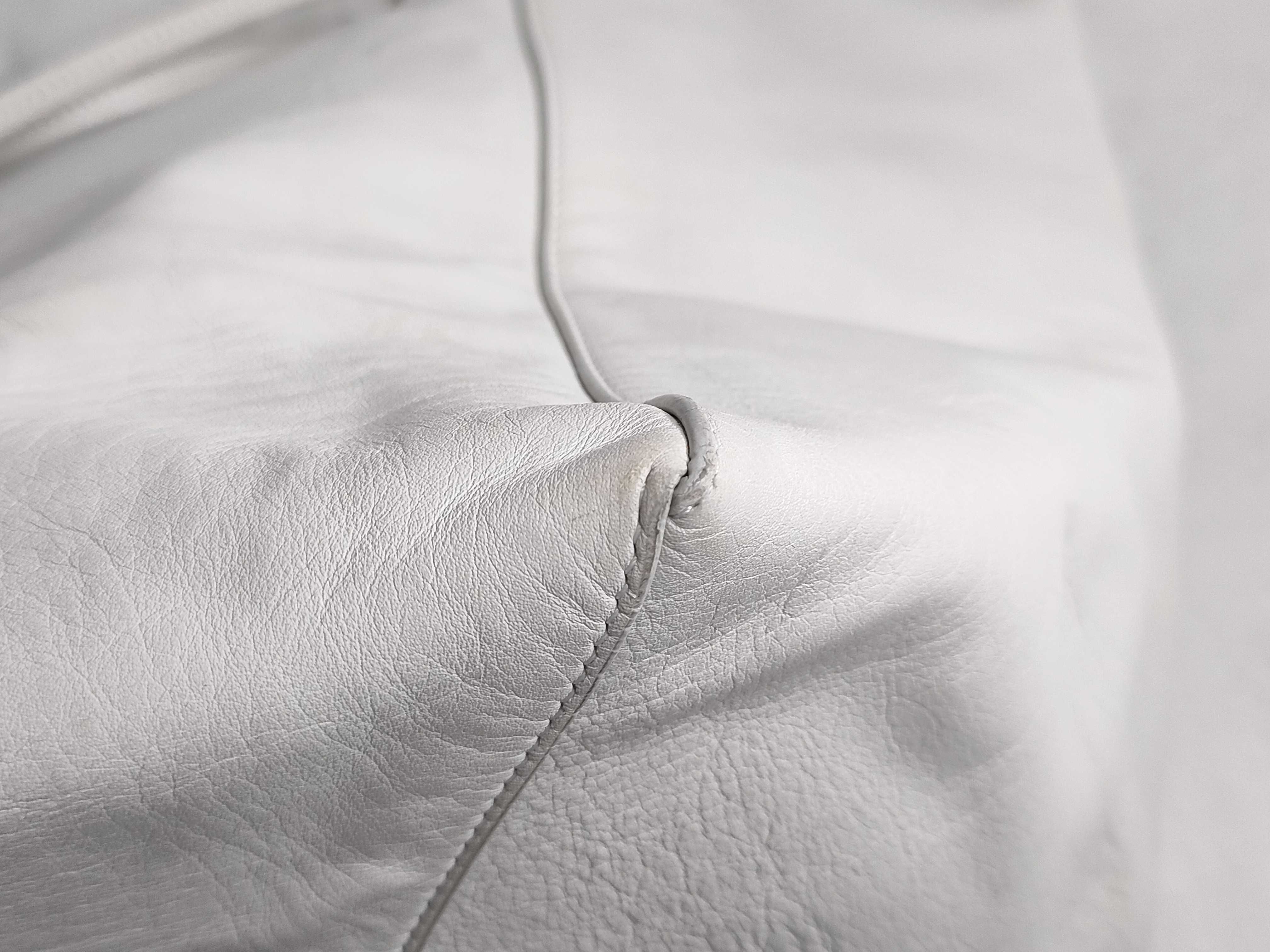 Cabas Clasp Leather Tote Bag White Tote Bag — view 6