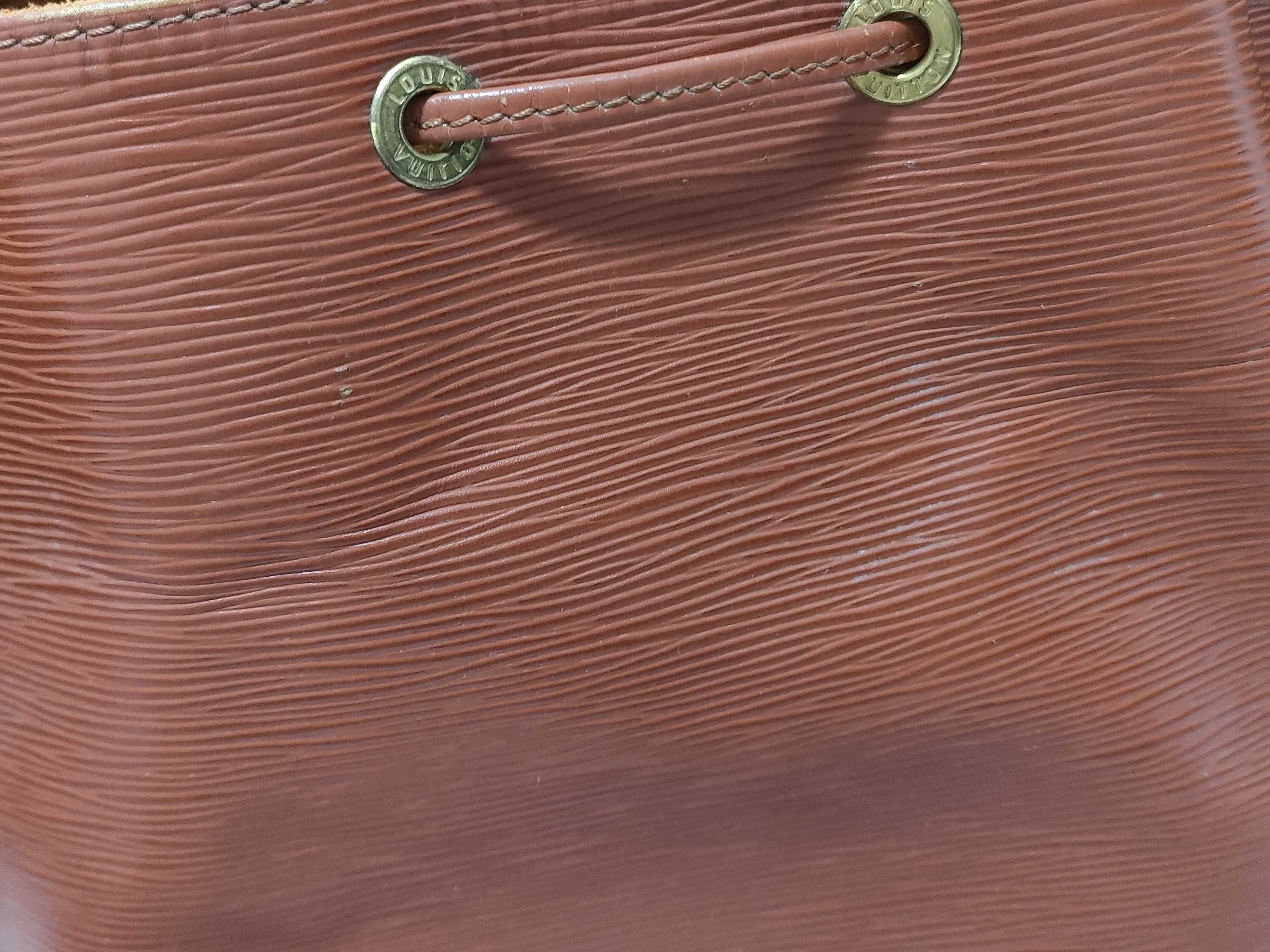 Epi Petit Noé M44103 Shoulder Bag — view 11