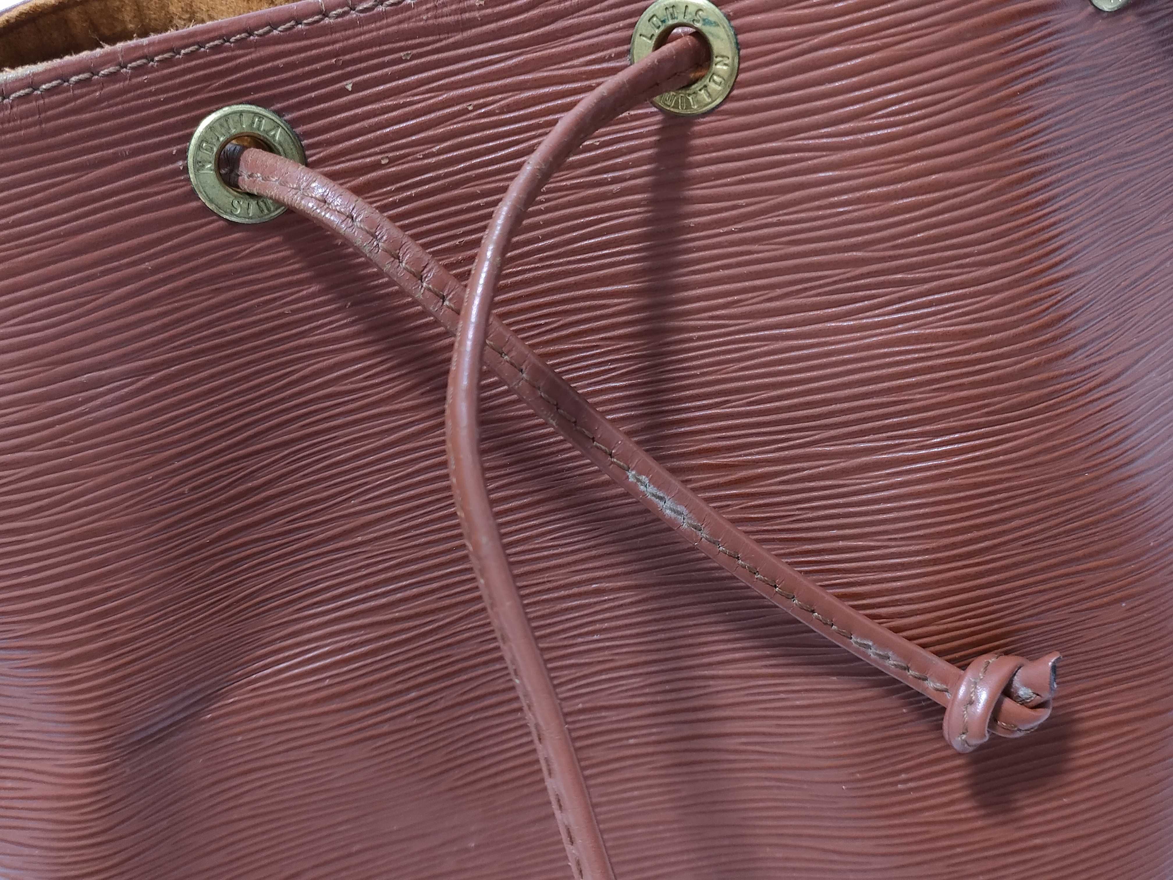 Epi Petit Noé M44103 Shoulder Bag — view 12