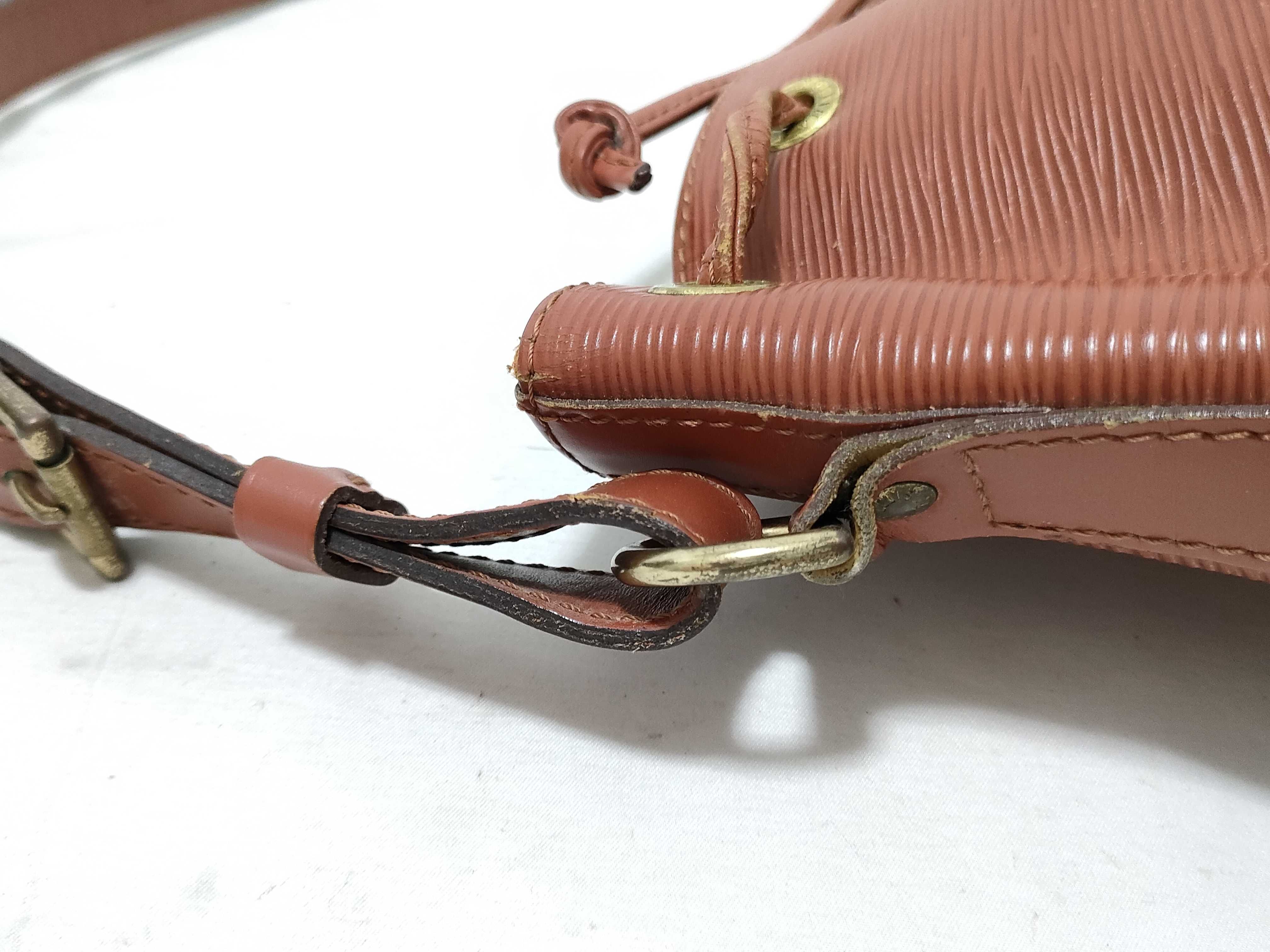 Epi Petit Noé M44103 Shoulder Bag — view 5