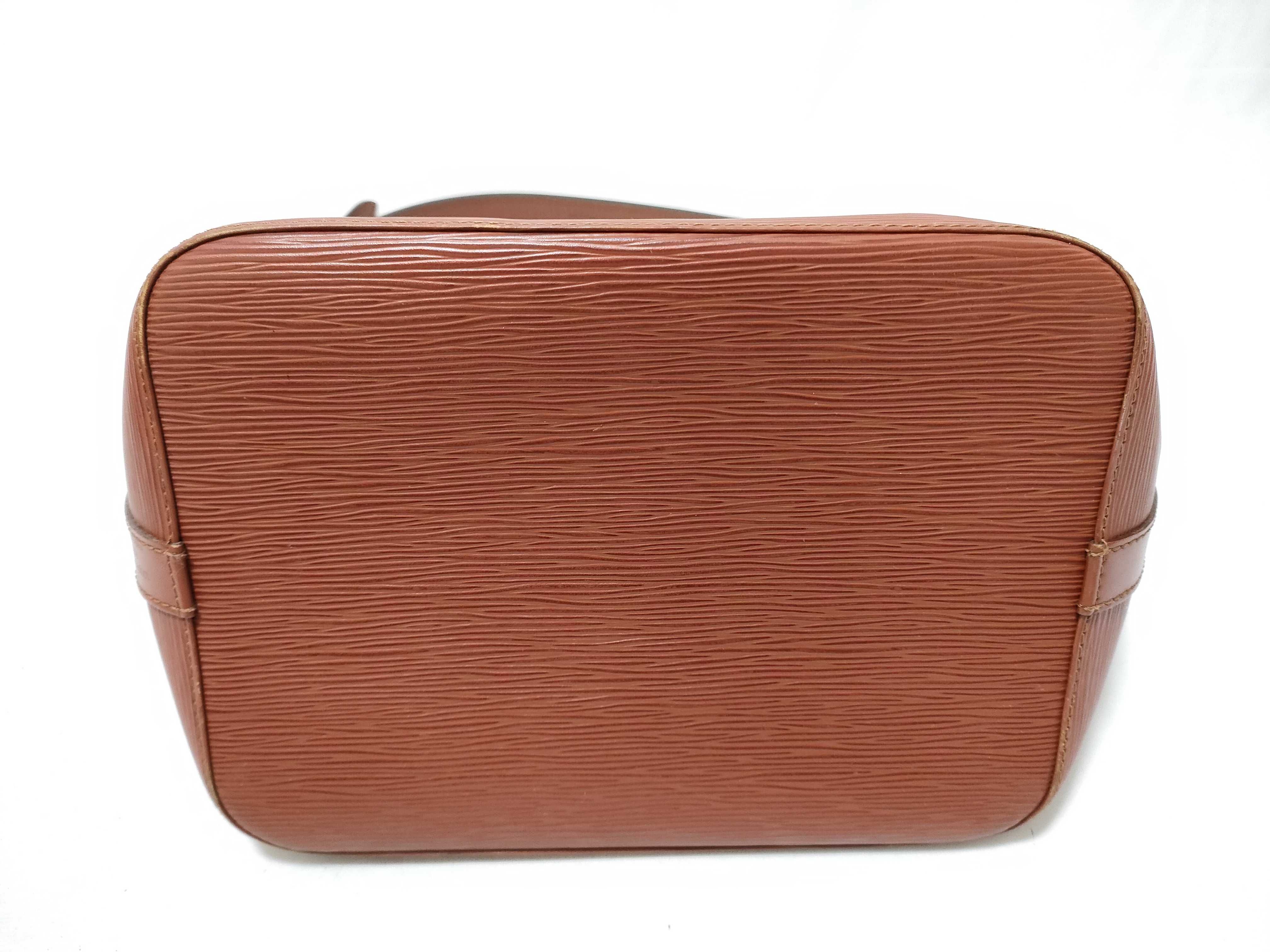 Epi Petit Noé M44103 Shoulder Bag — view 7