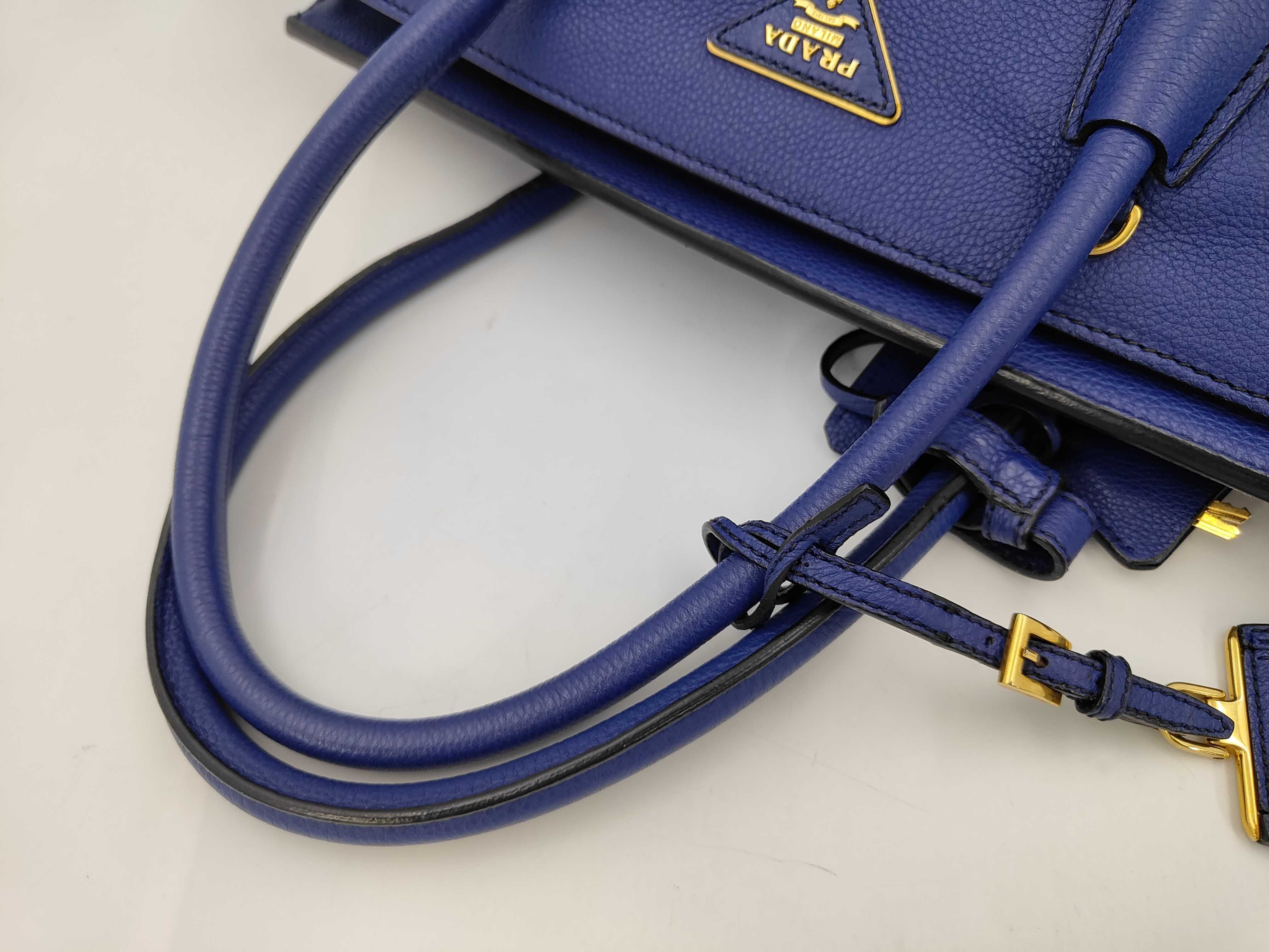 Vitello Grain Tote Bag Blue Handbag — view 4